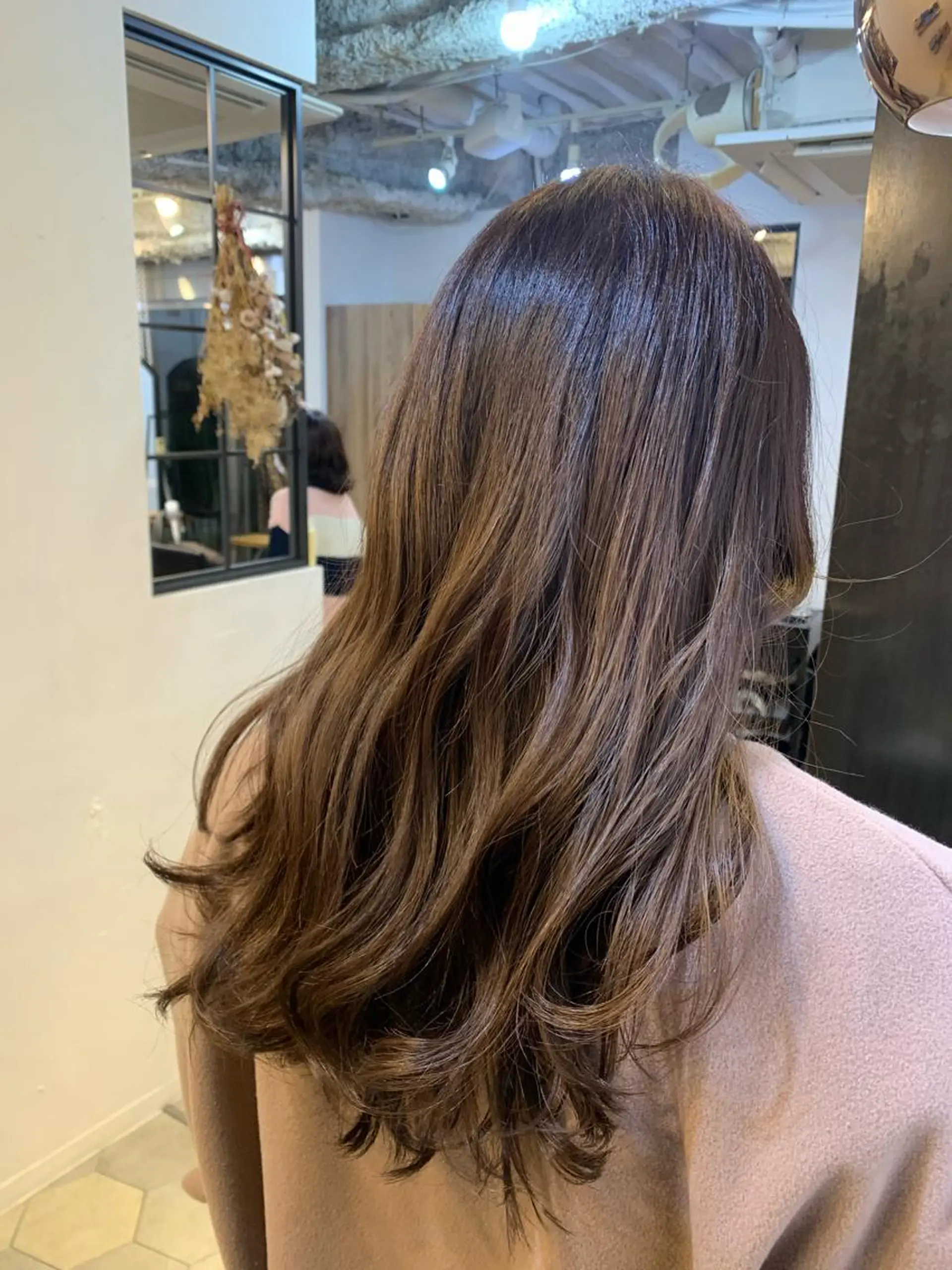 ロング カラー 透明感カラー グレージュ ハイライトカラー ハイライト 韓国風ヘア カット ヘアカラー トリートメント 藤間 帆乃夏（とうまほのかのヘアスタイル