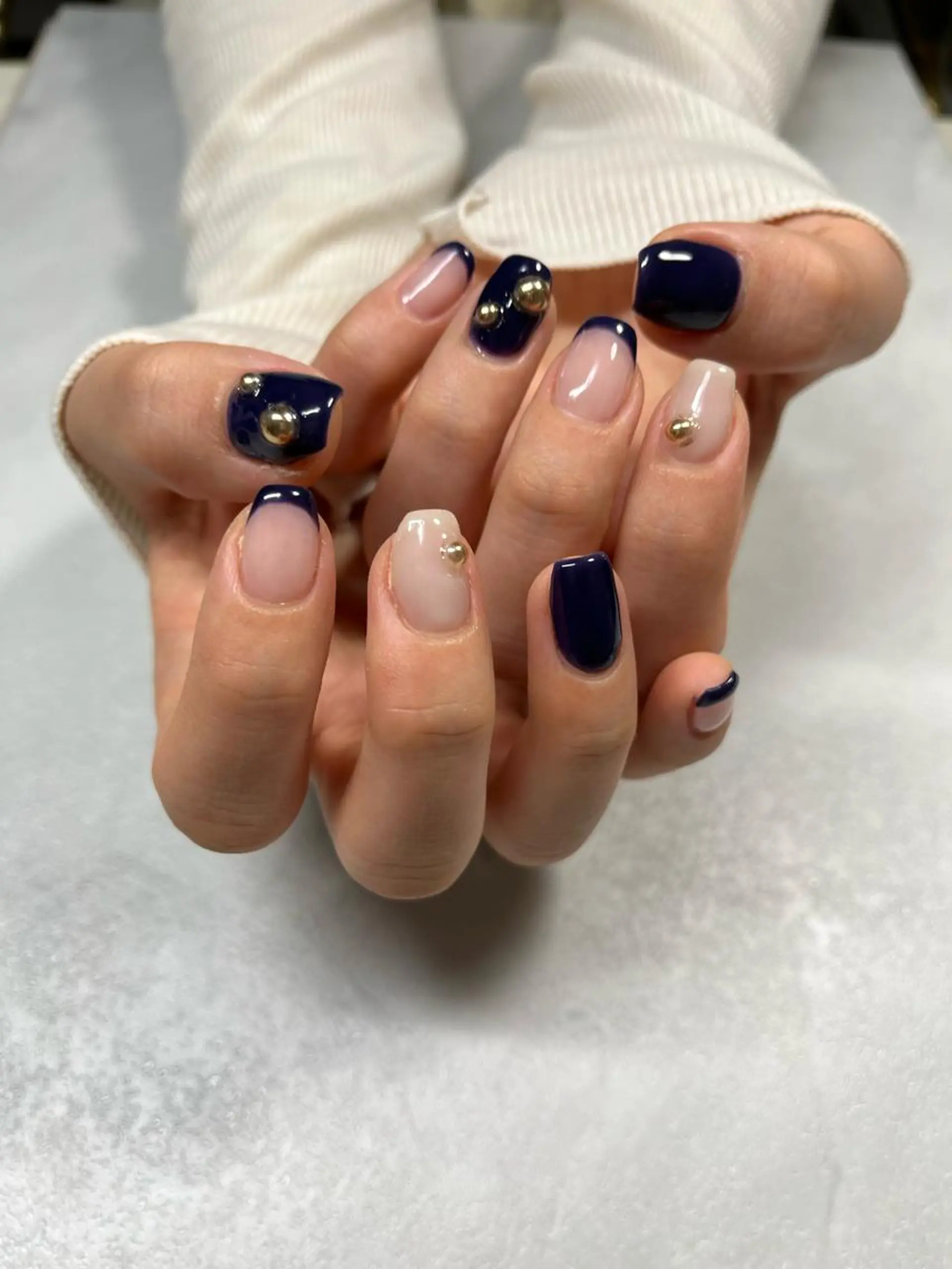 ネイル フレンチネイル ゴールド ネイビー ハンドネイル SAKU nail 作島茜のネイルデザイン