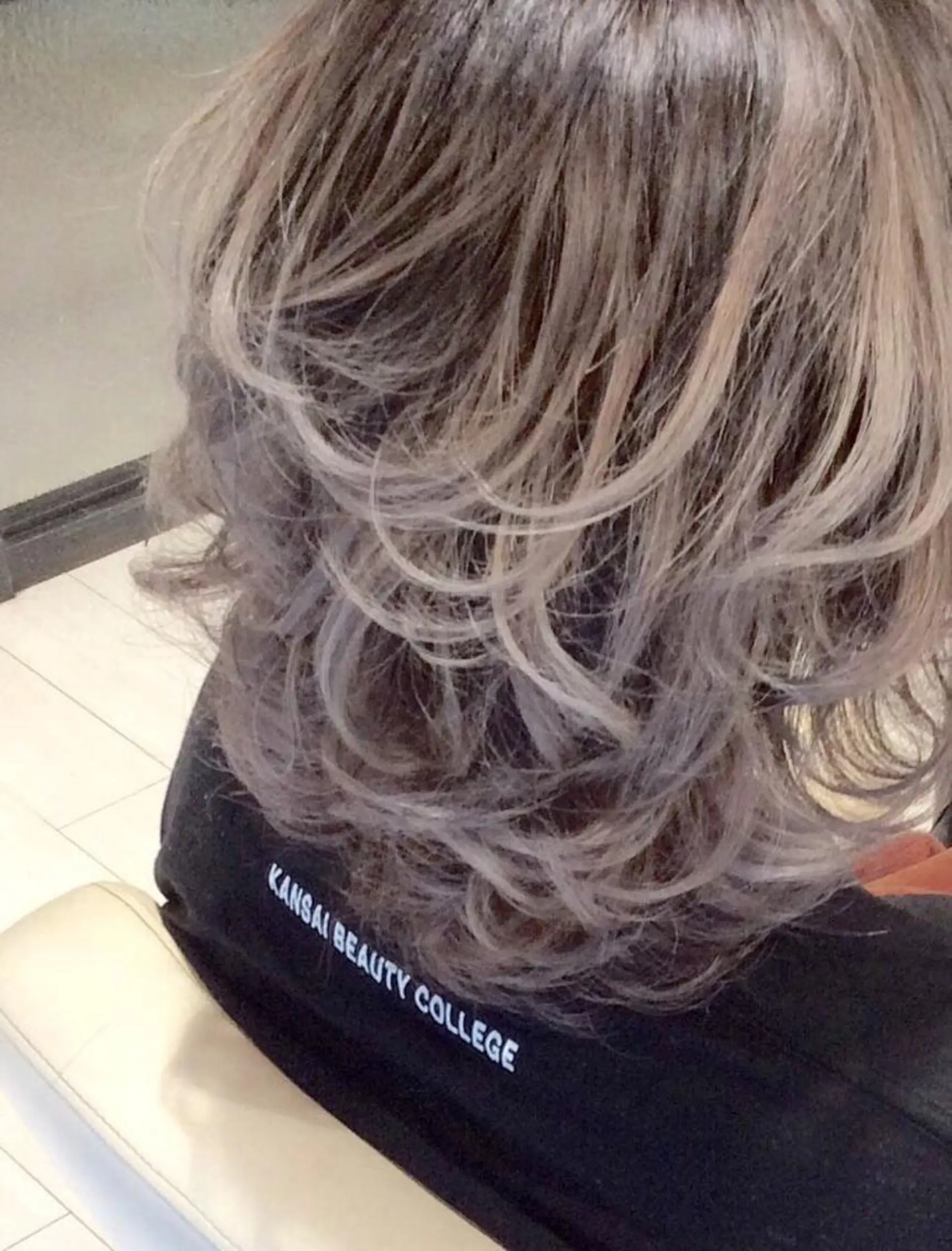 ミディアム カラー アッシュ グラデーションカラー グレージュ ハイライトカラー ハイトーンカラー ヘアカラー トリートメント 山本 将史のヘアスタイル