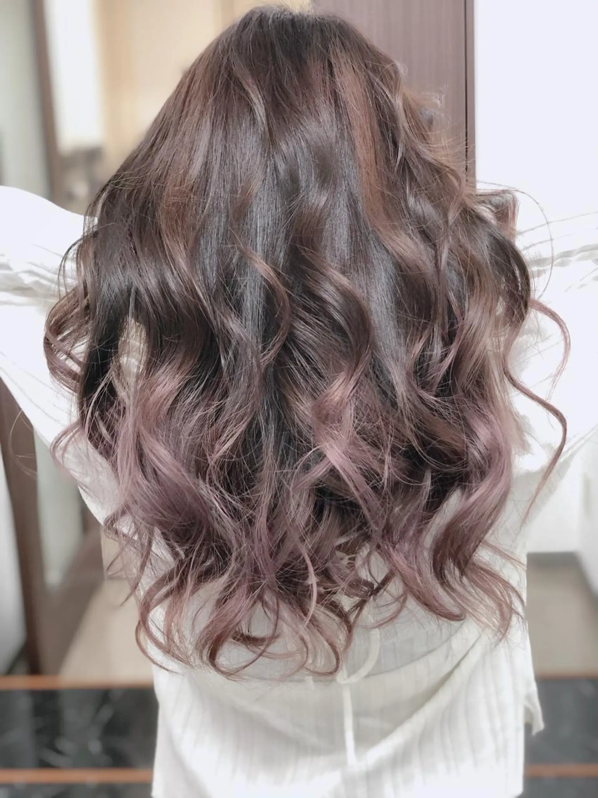 ロング カラー イルミナカラー トリートメント ヤナ マネージャーのヘアスタイル