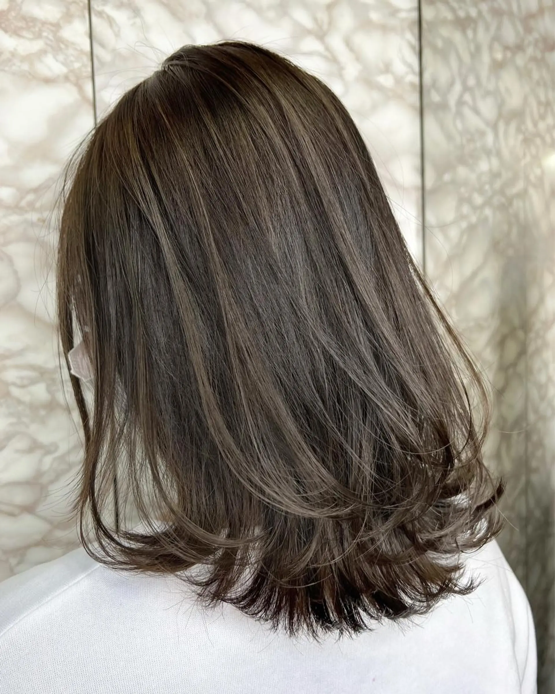 ロング カラー ヘアアレンジ グレージュ ハイライトカラー ハイライト 🌟小顔レイヤー× 赤み消し透明感カラーのヘアスタイル