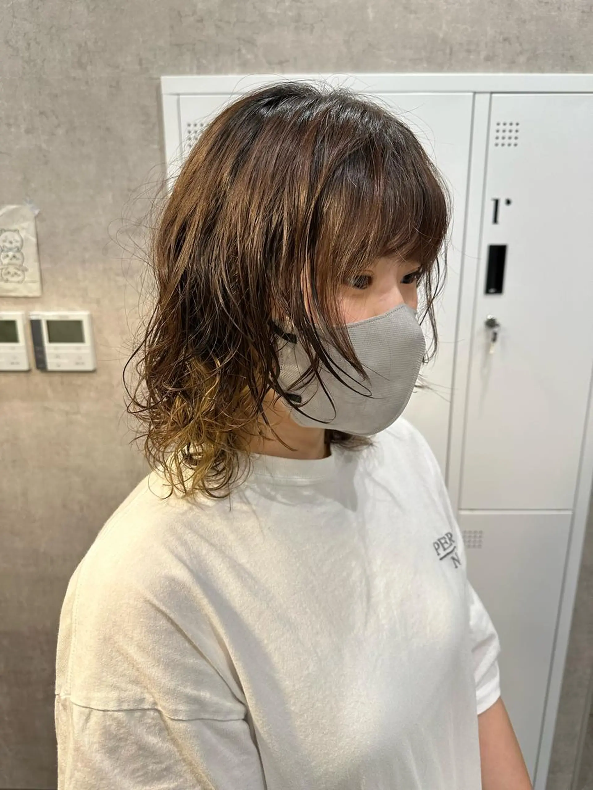 ミディアム パーマ ミディアムパーマ ウルフカット mau tomokaのヘアスタイル