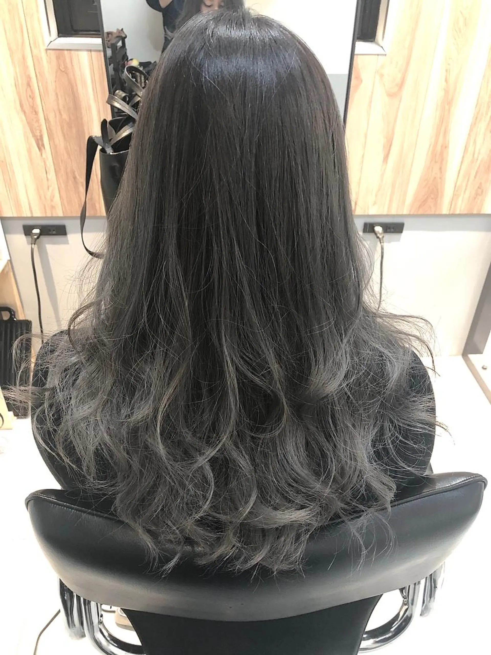セミロング カラー OFF YUYAのヘアスタイル
