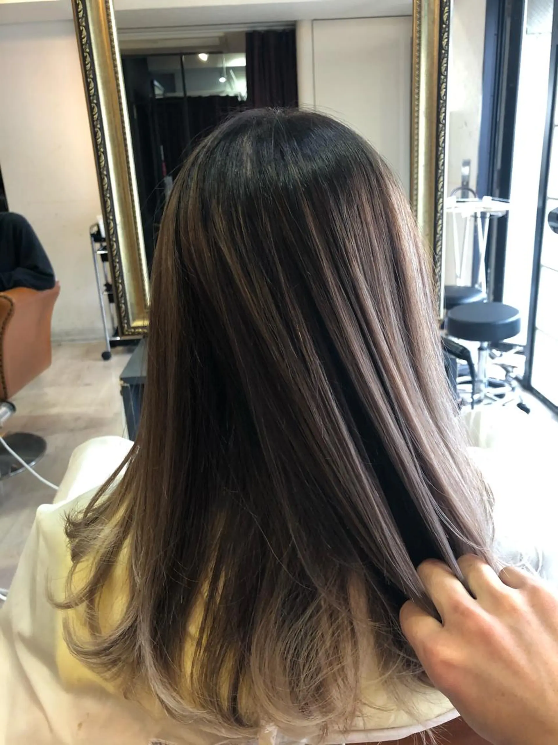 カラー ベージュカラー ホワイトベージュ レイヤーカット 早崎太生のヘアスタイル