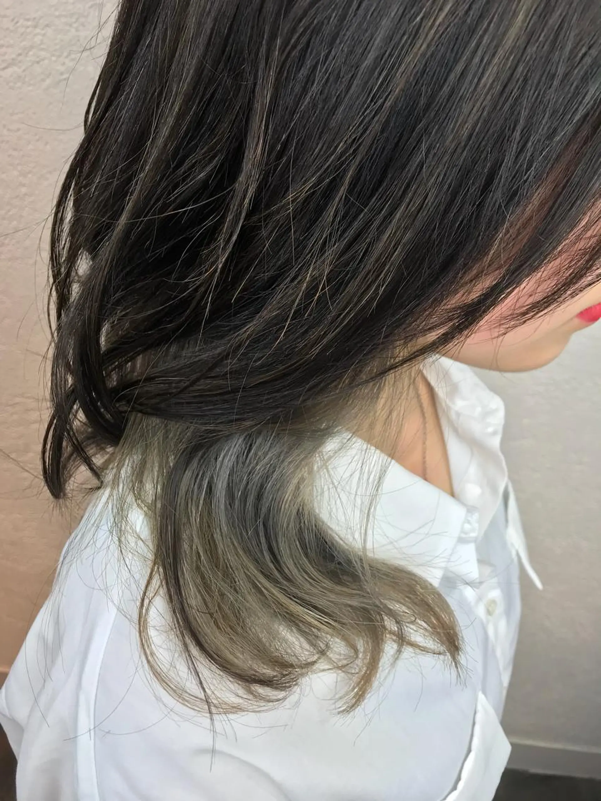 セミロング カラー アッシュ インナーカラー シルバー デザインカラー🌈 高木リョウのヘアスタイル