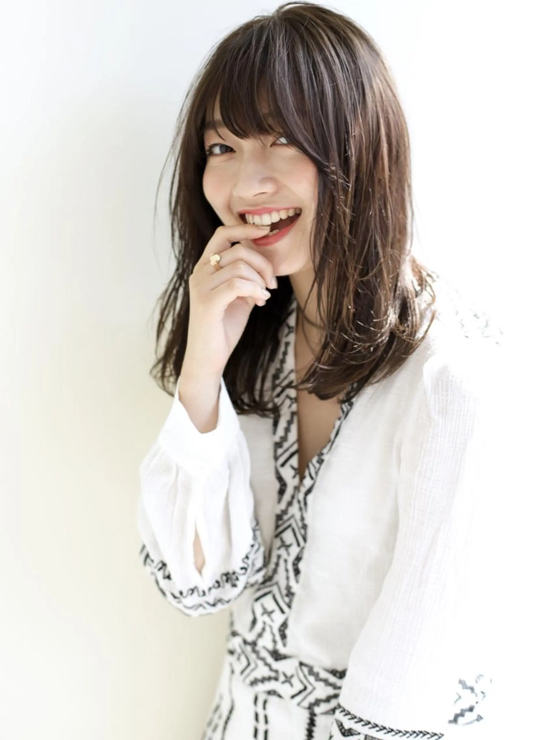 ミディアム カラー パーマ ブルーカラー ブルージュ レイヤーカット ローレイヤー 🌿理想を叶える🌿 似合わせ🌟RISAのヘアスタイル