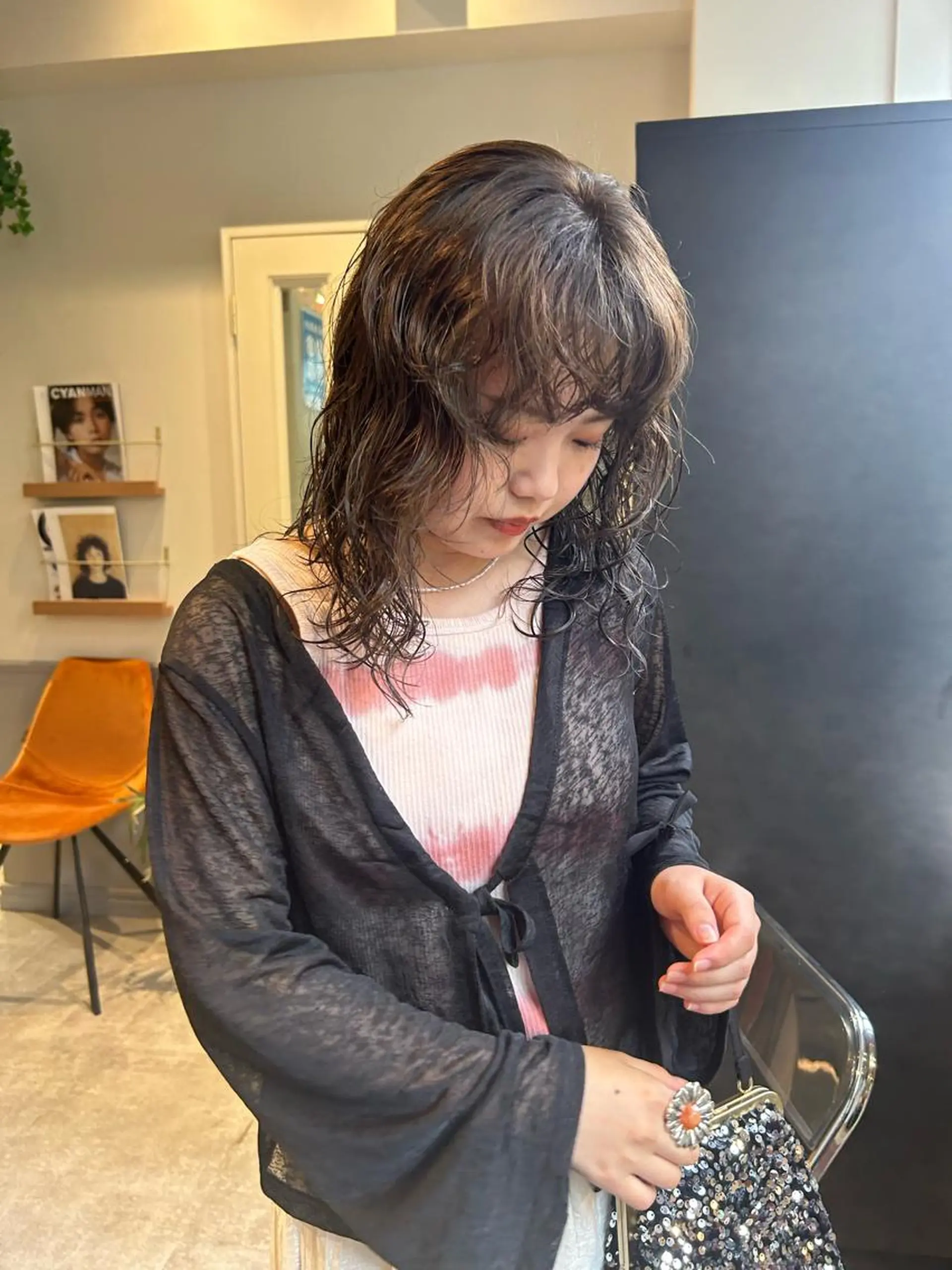 セミロング カラー sliver マツイ　レンのヘアスタイル