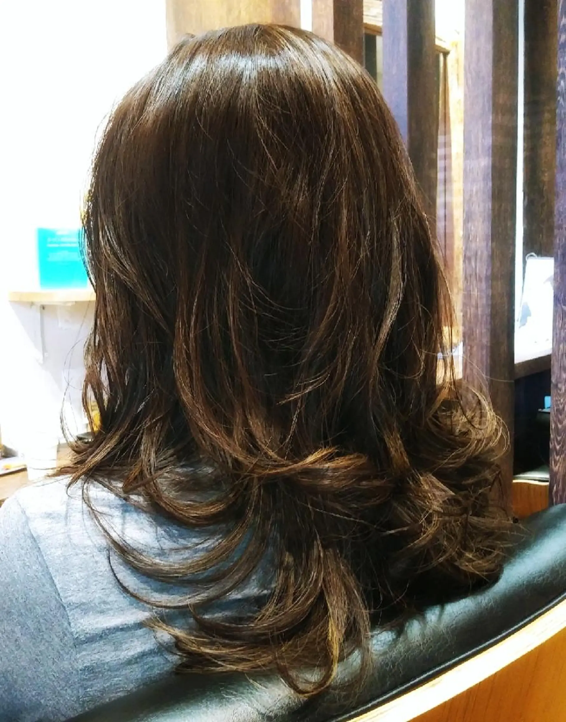 セミロング 大人の艶髪✂️ 矢崎美紀のヘアスタイル