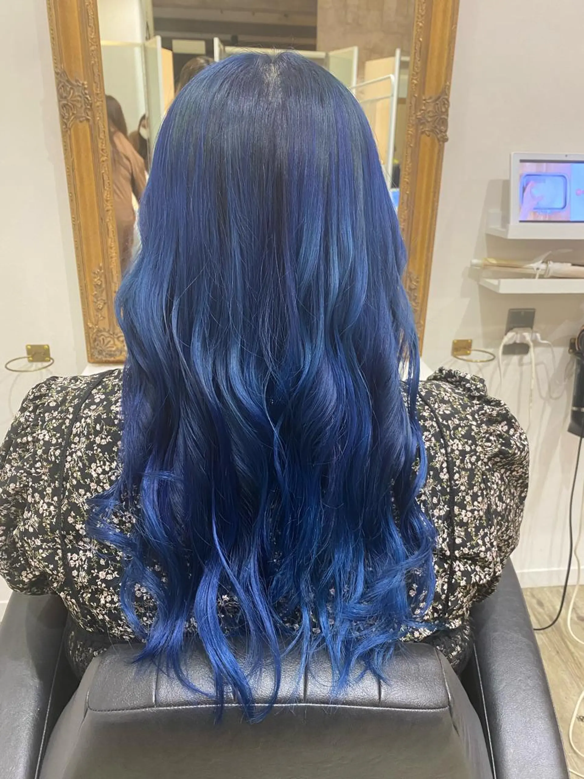 ロング カラー Ashanti 磯崎のヘアスタイル