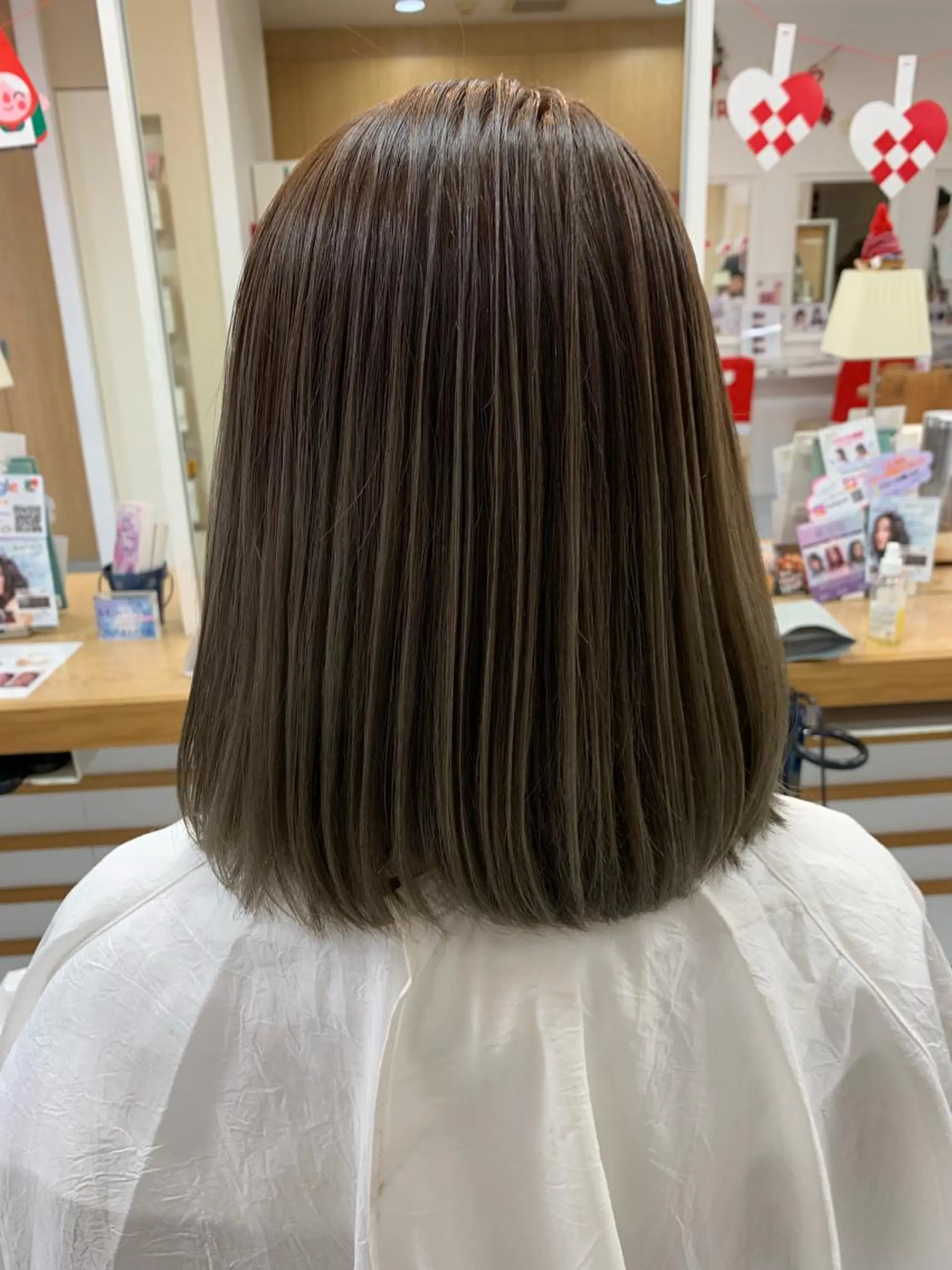 ミディアム カラー ハイライトカラー ハイライト ヘアカラー トリートメント 髪質改善/縮毛矯正 /レイヤー岡部のヘアスタイル