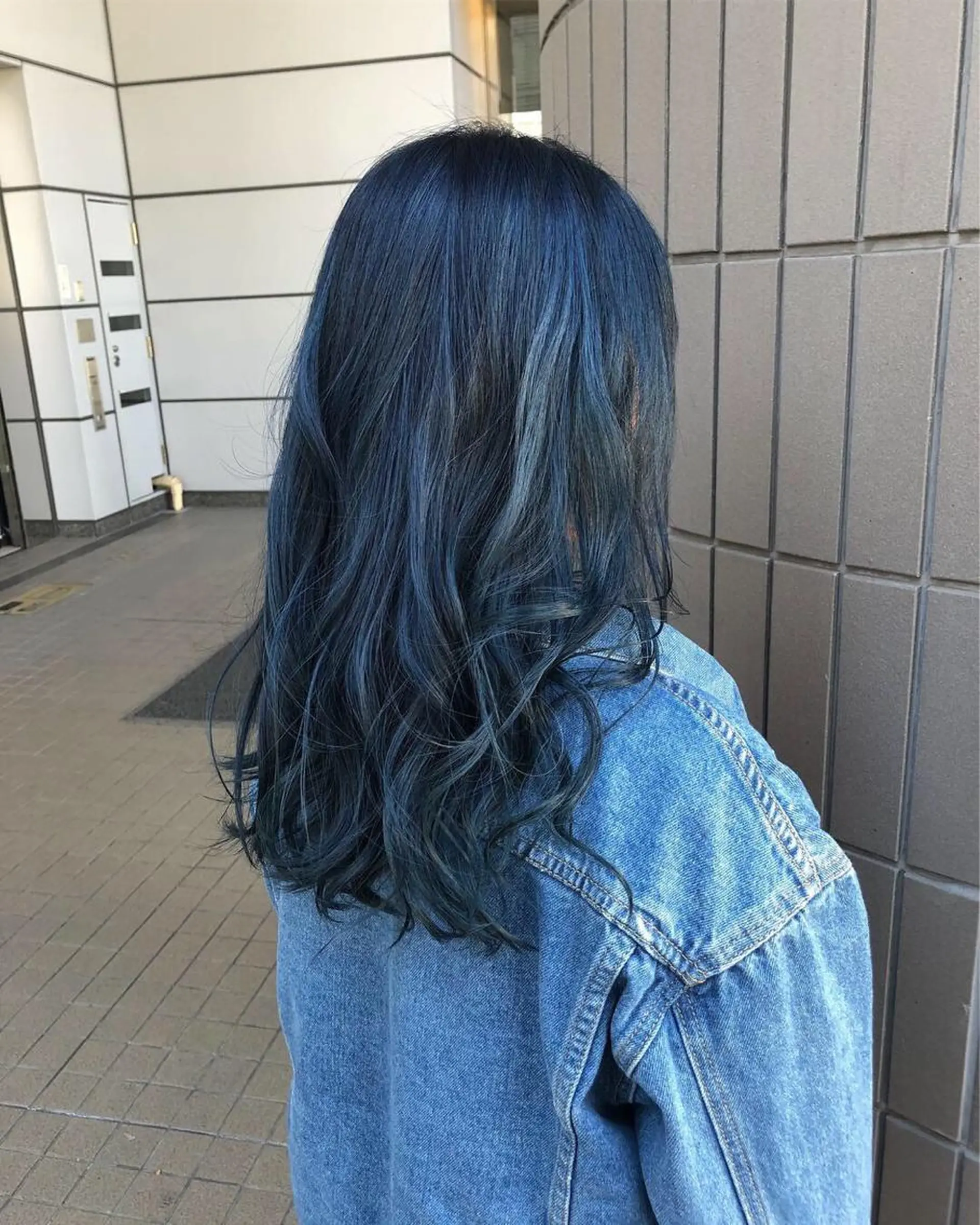 セミロング カラー ブルーカラー ブルージュ カット ヘアカラー SHAFT Ieiriのヘアスタイル