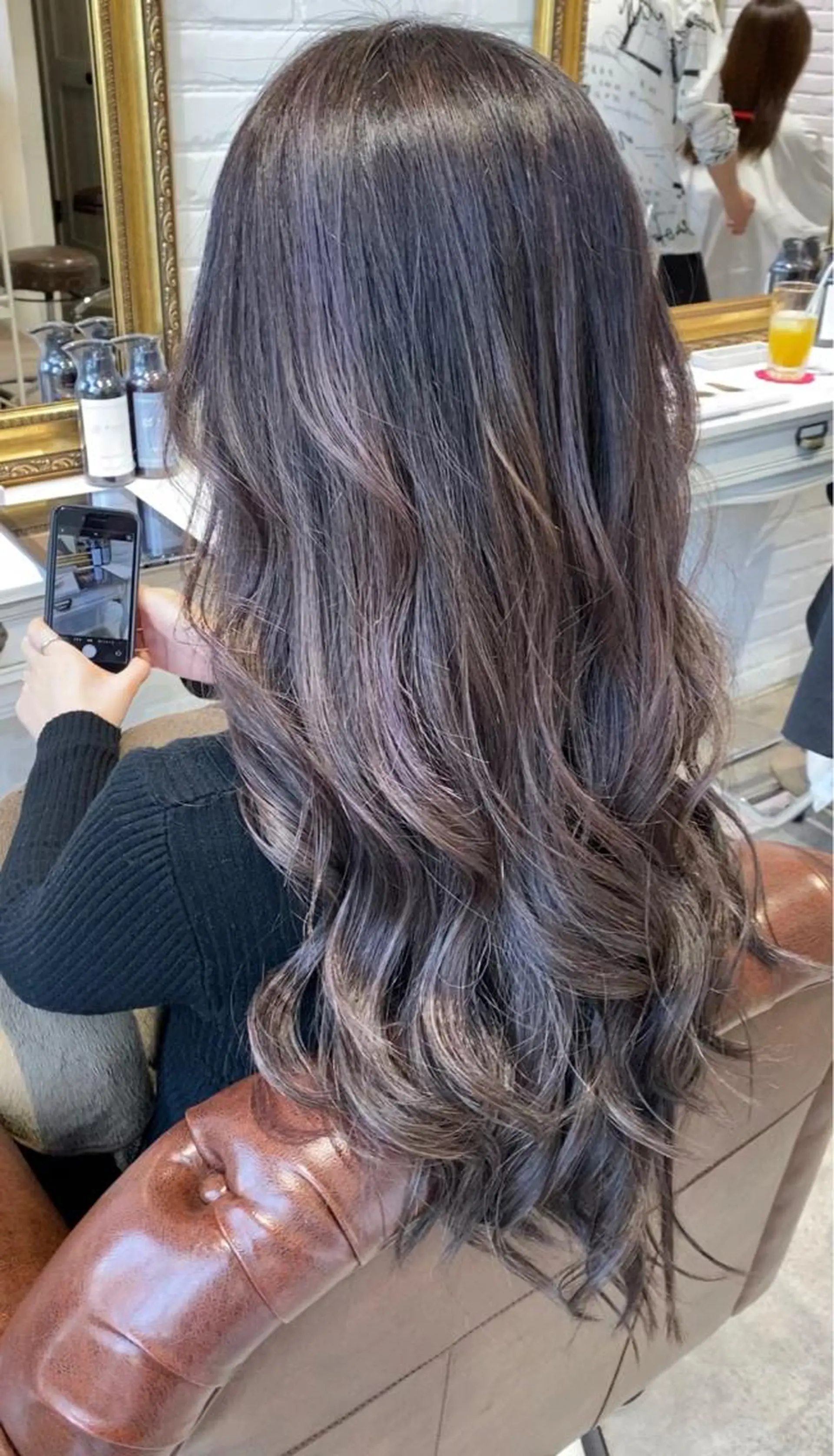 ロング カラー グレージュ ハイライトカラー ラベンダーカラー ラベンダーグレージュ ラベンダーグレー ヘアカラー トリートメント Renatus店長 金子裕美のヘアスタイル