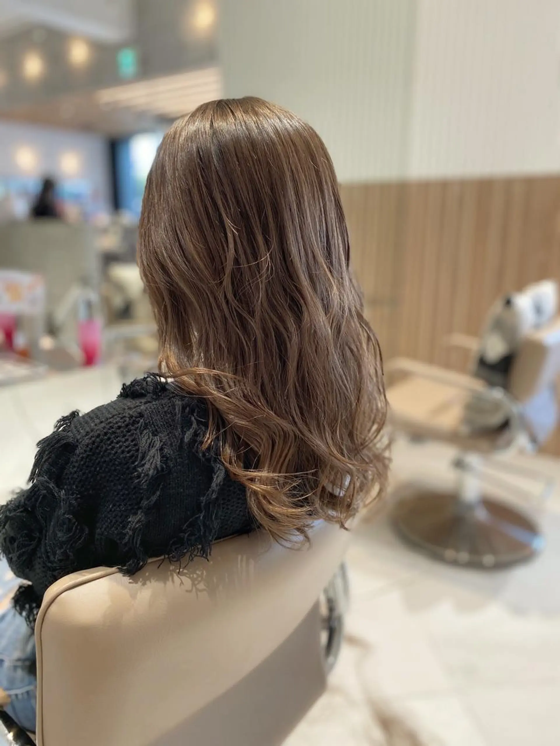 セミロング カラー ベージュカラー ブリーチ 透明感カラー ミルクティーベージュ ブリーチなしカラー カット ヘアカラー トリートメント Radix所属・ボブ/ハイトーン 福生Radix 下田のヘアスタイル