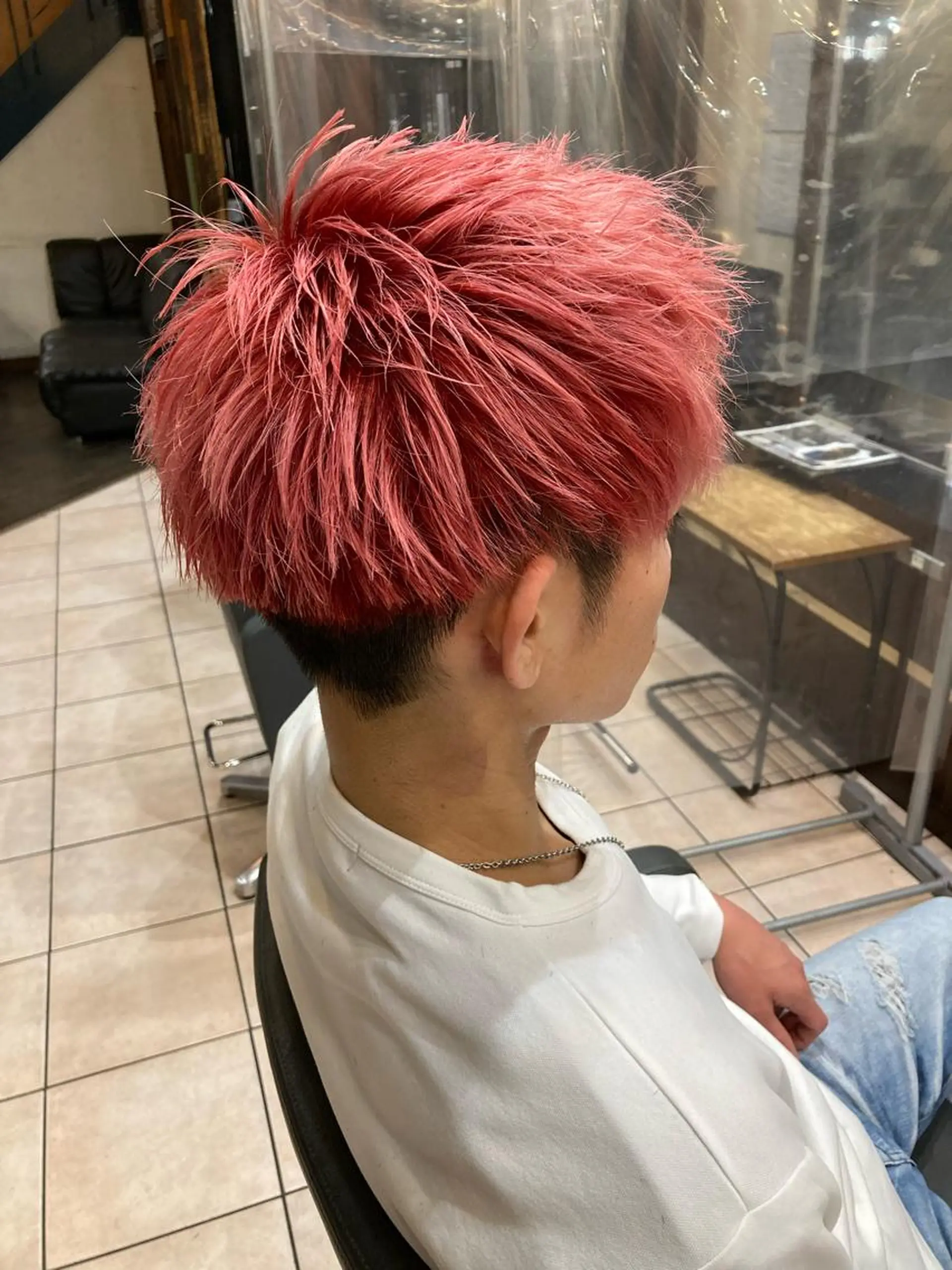 カラー メンズ ピンクカラー レッドカラー カット ヘアカラー SHAFT Ieiriのヘアスタイル