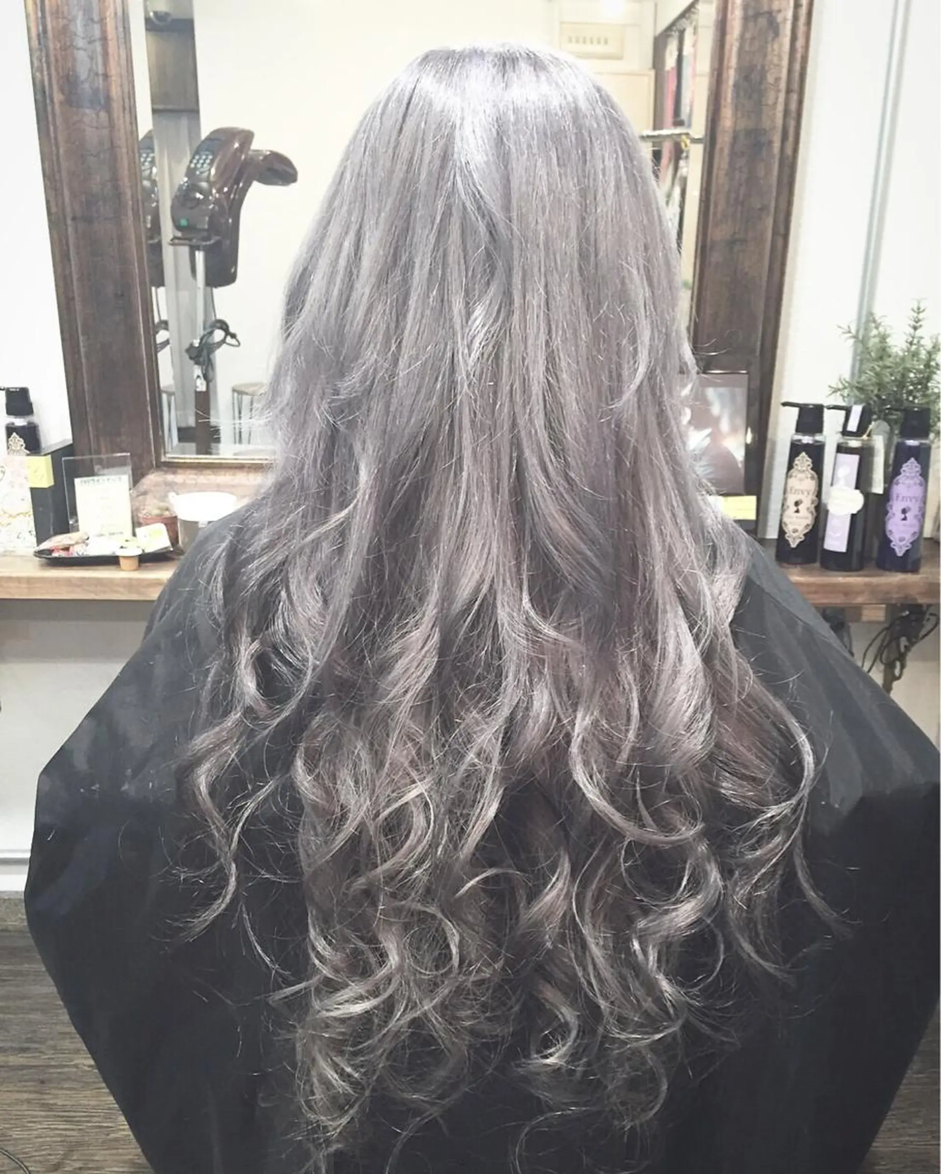 セミロング ロング カラー 透明感カラー ダブルカラー シルバー 髪質改善×ハイトーン 中田啄也のヘアスタイル