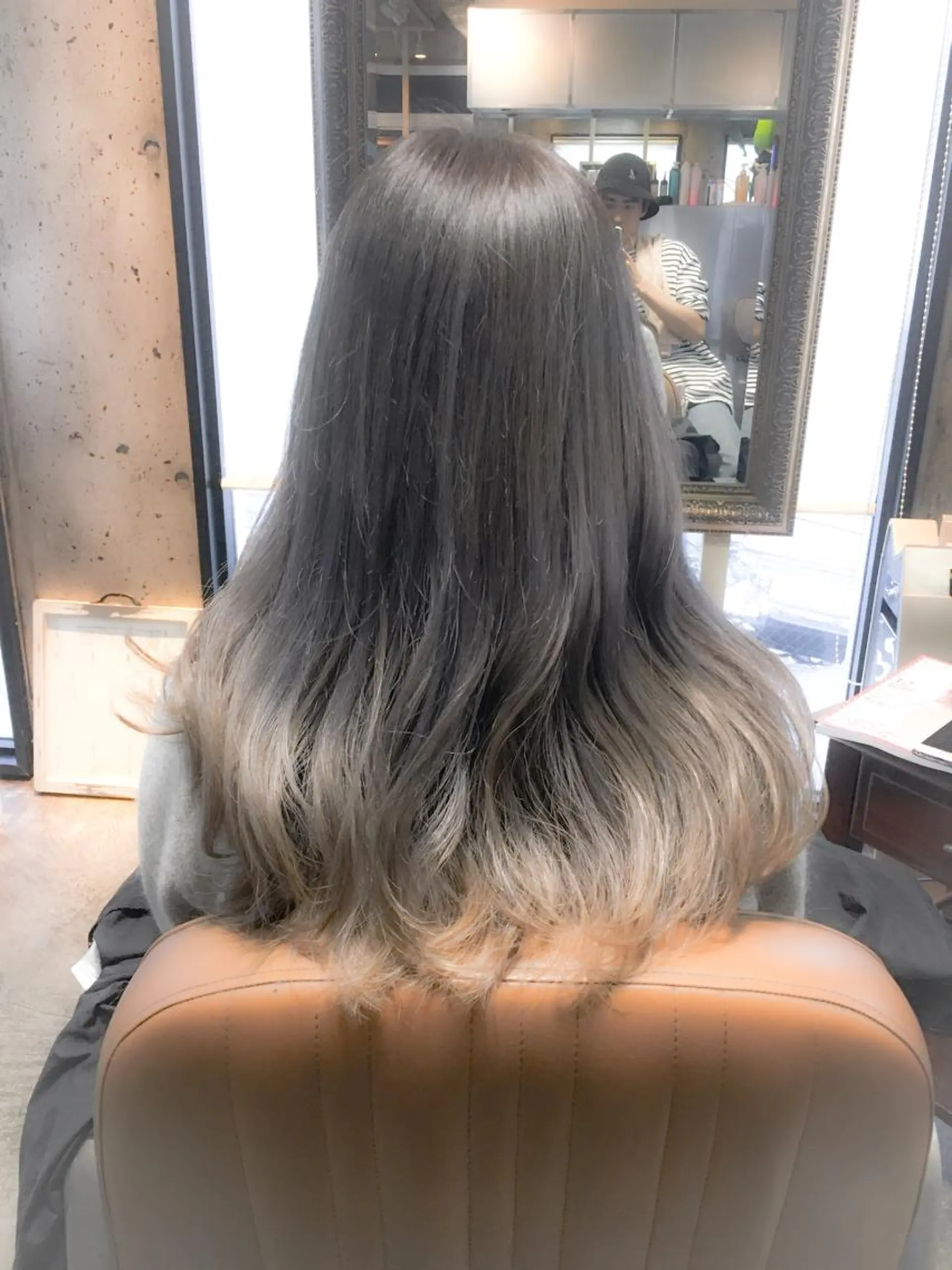 ロング カラー グラデーションカラー グレージュ 北條 優輝のヘアスタイル