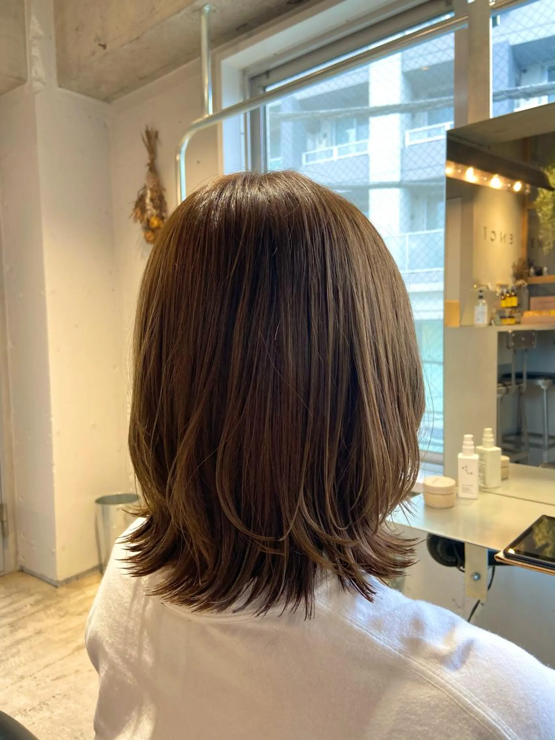 ミディアム くびれヘア 外ハネヘア なかまみさと 🌼極上ヘッドスパのヘアスタイル