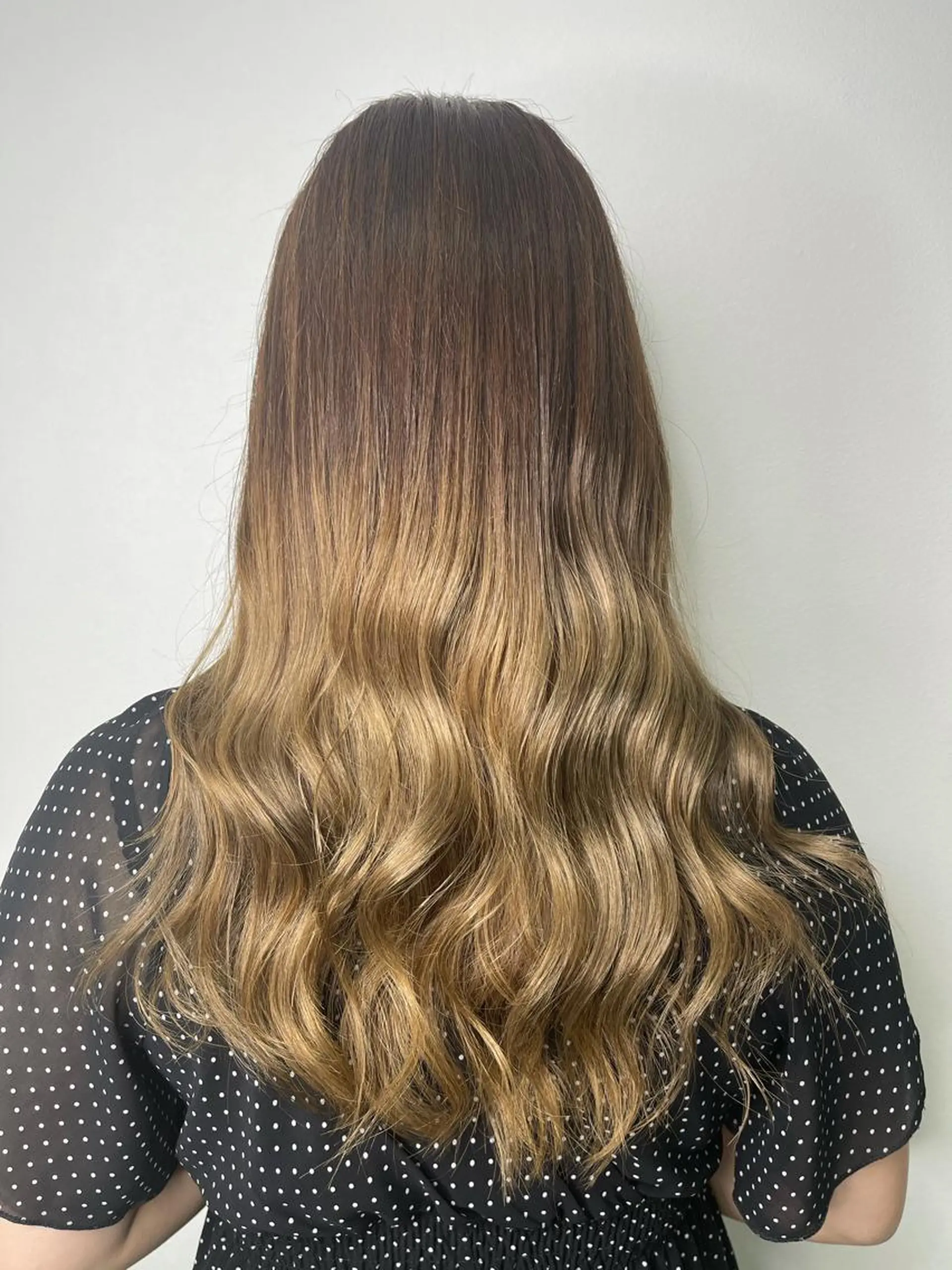 ロング カラー グラデーションカラー ヘアカラー トリートメント &chaLme   心斎橋所属・emi/髪質改善/ 韓国風/艶カラーのヘアスタイル