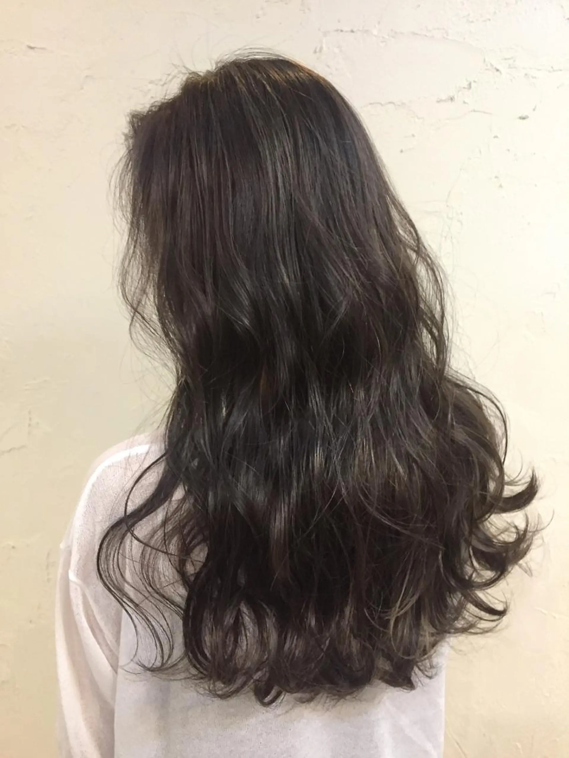 ロング カラー 韓国レイヤー外国人風 透明感カラー髪質改善のヘアスタイル