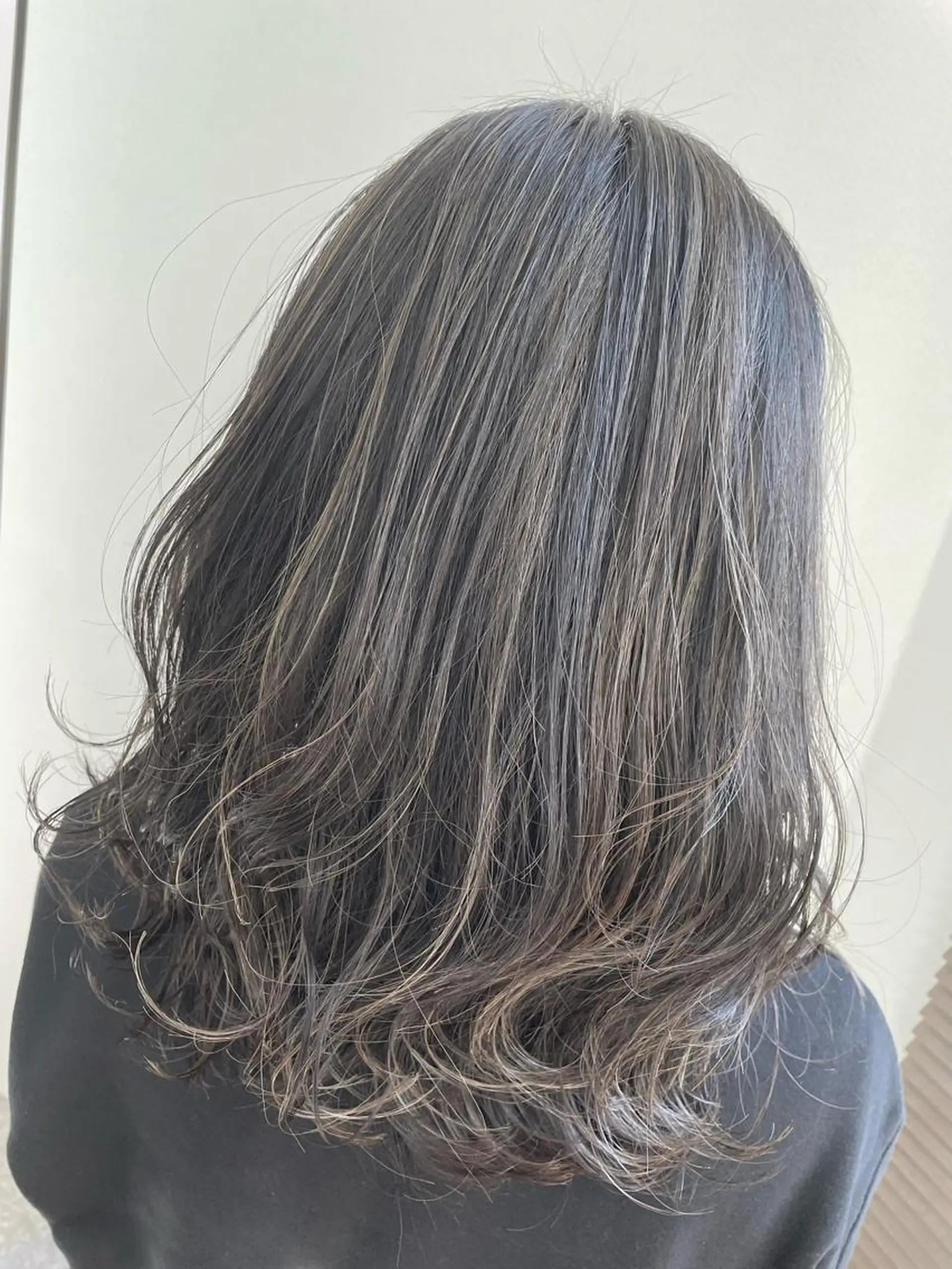 セミロング 白髪ぼかし ハイライト専門/大嶋のヘアスタイル