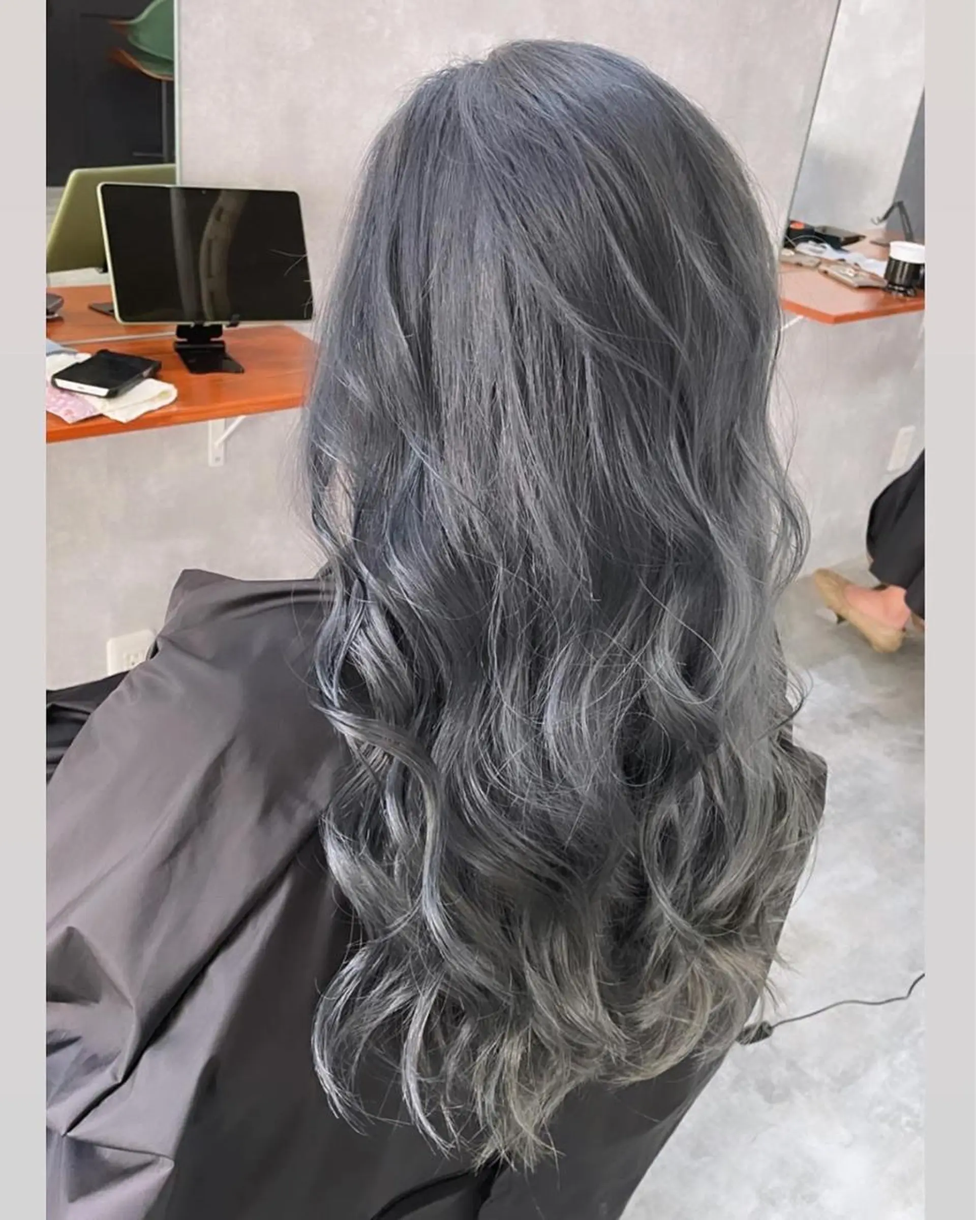 ロング アッシュ andKおもろまち店 艶ダブルカラー✨のヘアスタイル