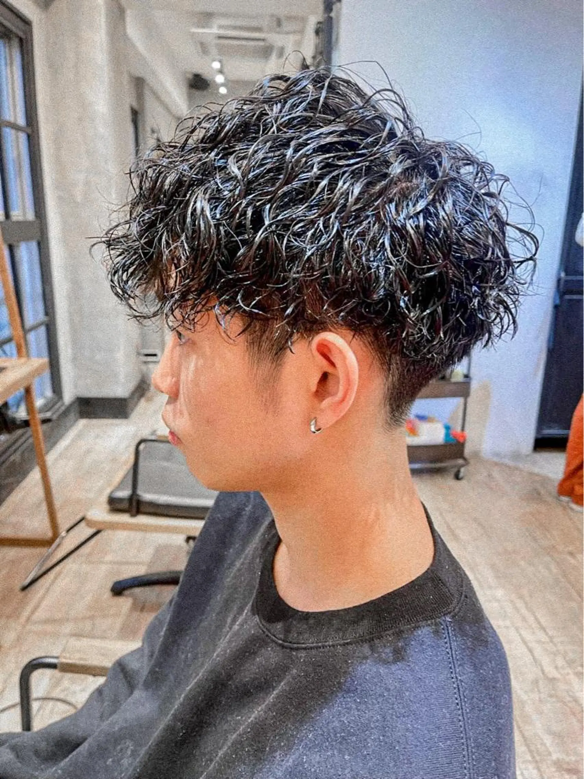 ショート パーマ メンズ フェードカット マッシュ メンズパーマ スキンフェード メンズツイストパーマ カット パーマ トリートメント ヘアセット lana hair 新宿髪質改善トリートメント新宿三丁目【ラナヘアー】所属・新宿メンズ専門 モテ清潔感パーマ特化のヘアスタイル