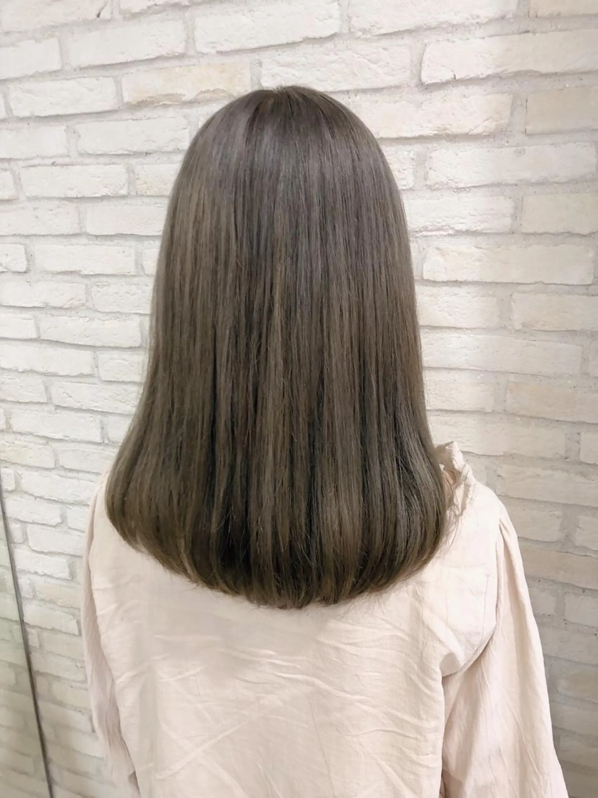 セミロング カラー グレージュ HAUS 片山みほのヘアスタイル