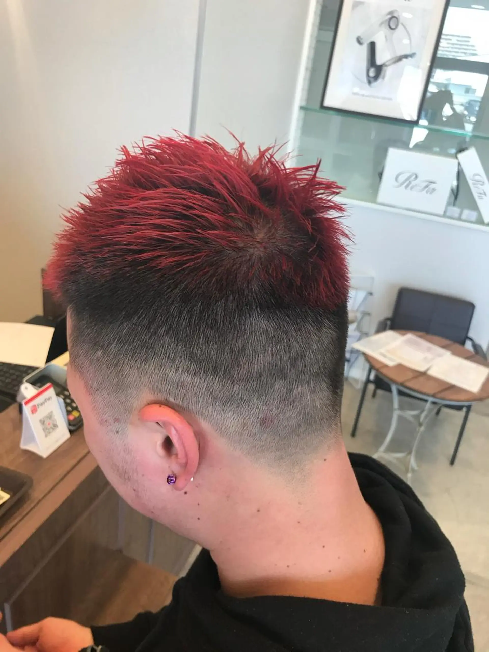 カラー メンズ レッドカラー 松本 唯のヘアスタイル