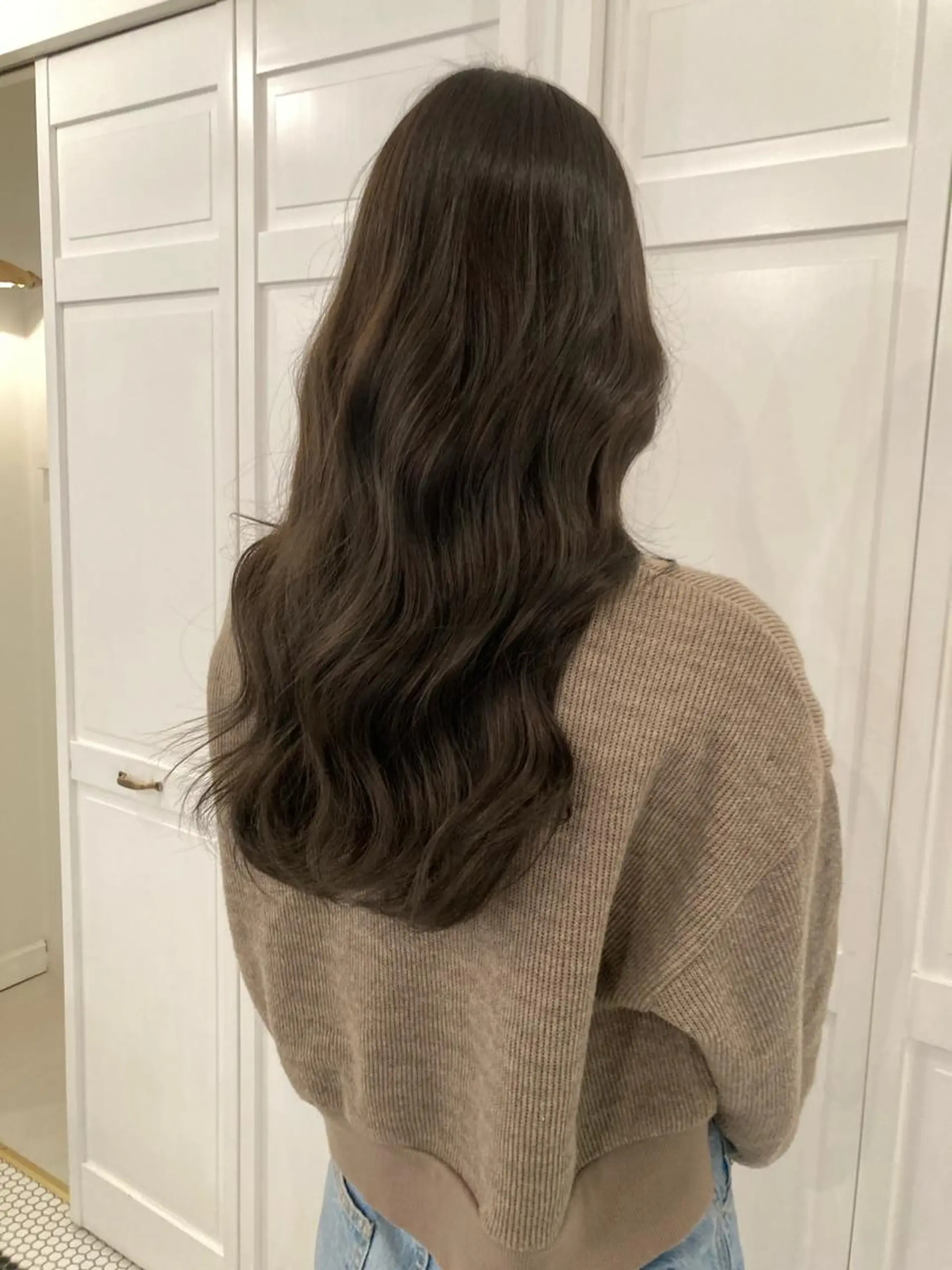 ロング カラー 透明感カラー ハイライトカラー ハイライト ヘアカラー お洒落ベージュ🤎 代官山shibukiのヘアスタイル