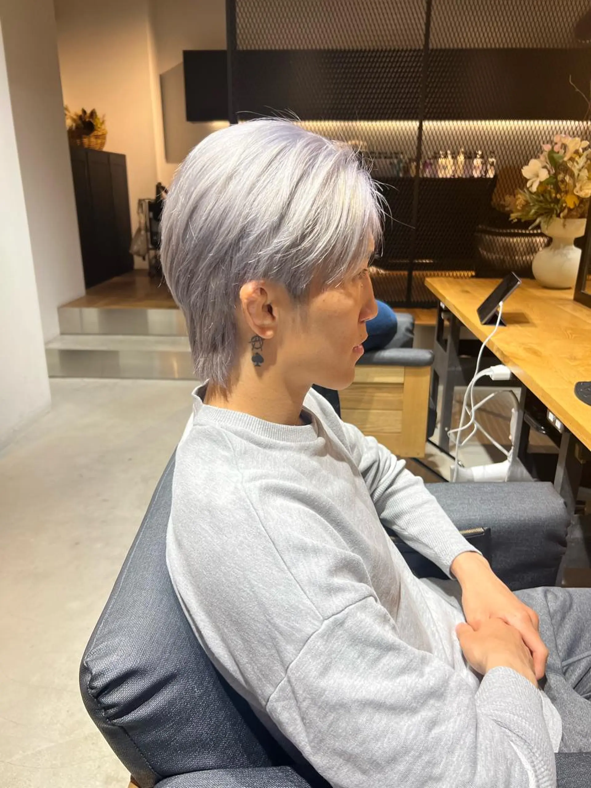 カラー メンズ アッシュ シルバー シルバーアッシュ カット ヘアカラー トリートメント メンズ専門　井藤 雅也のヘアスタイル