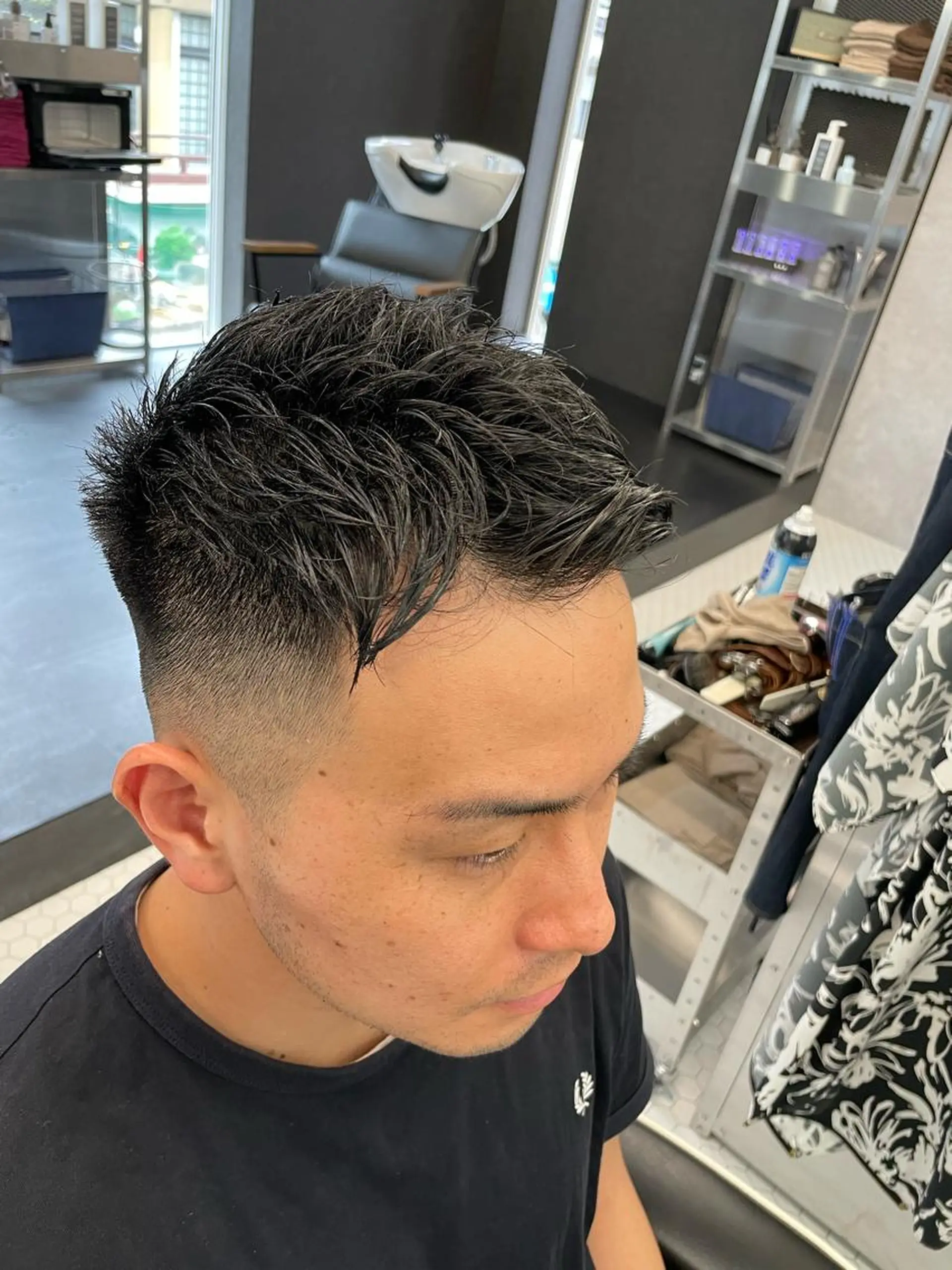 ショート カラー パーマ メンズ メンズバレイヤージュ メンズブリーチ ビジネス センターパート ダウンパーマ メンズ専門美容室 /久徳大輝のヘアスタイル