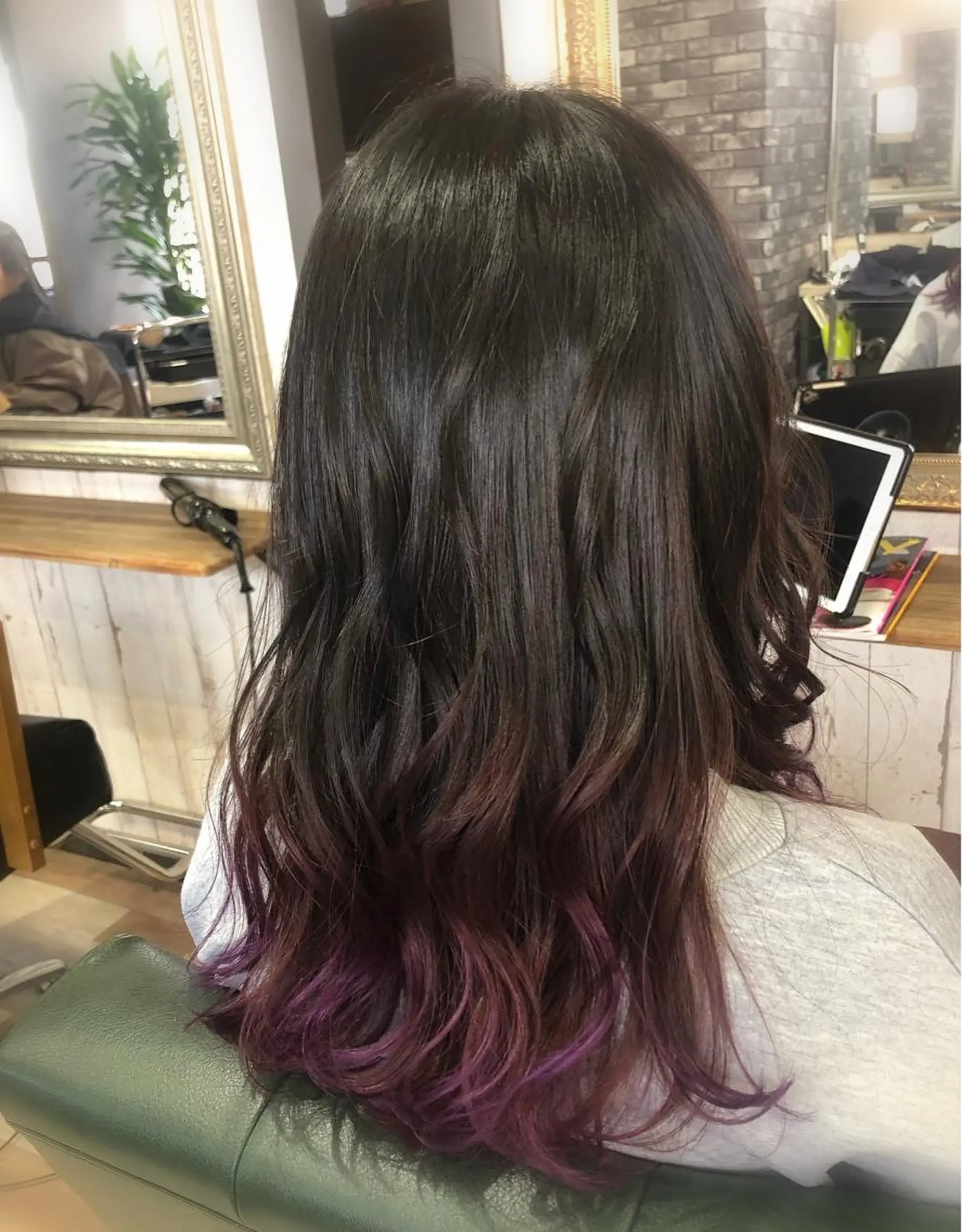 ミディアム パープルカラー ヘアカラー トリートメント 山崎 晃治のヘアスタイル