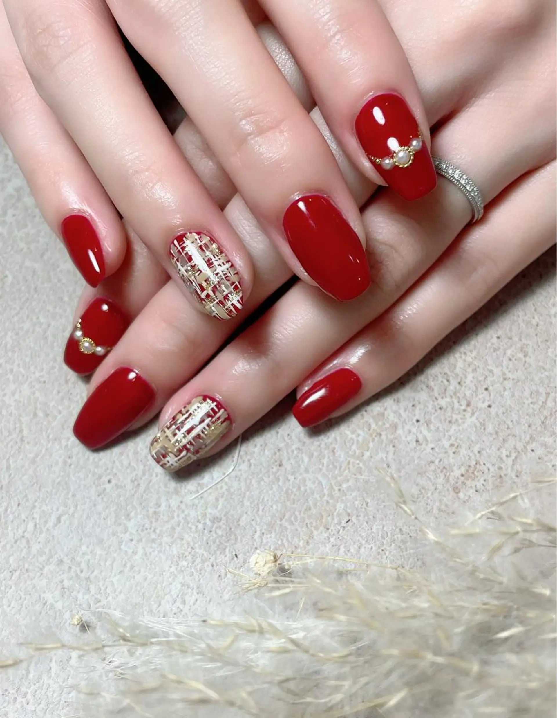 ネイル 赤色 ツイードネイル nailsalon SIMB.のネイルデザイン