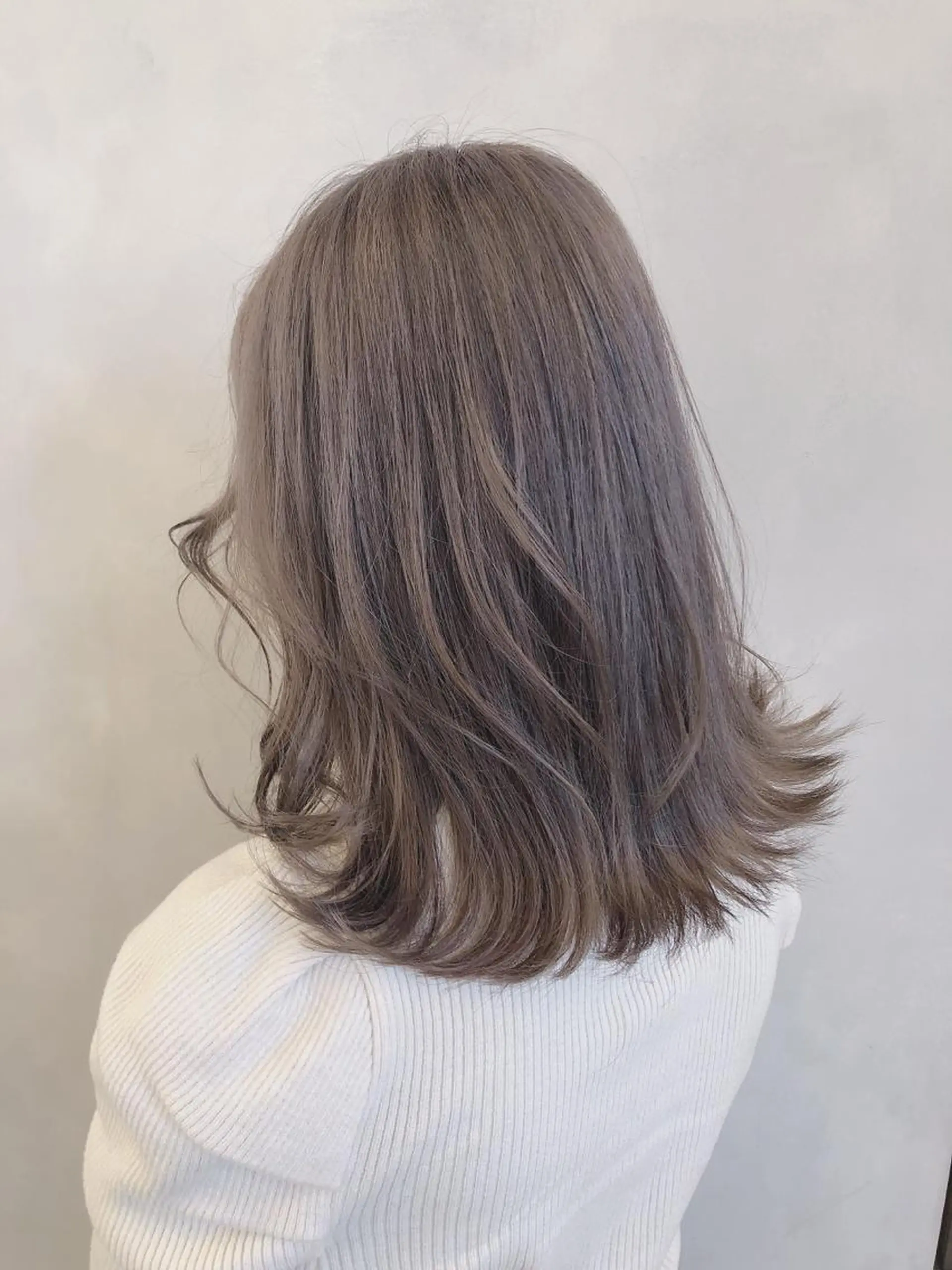 ミディアム カラー グレージュ ヘアカラー トリートメント レイヤーカット 古川洋之のヘアスタイル