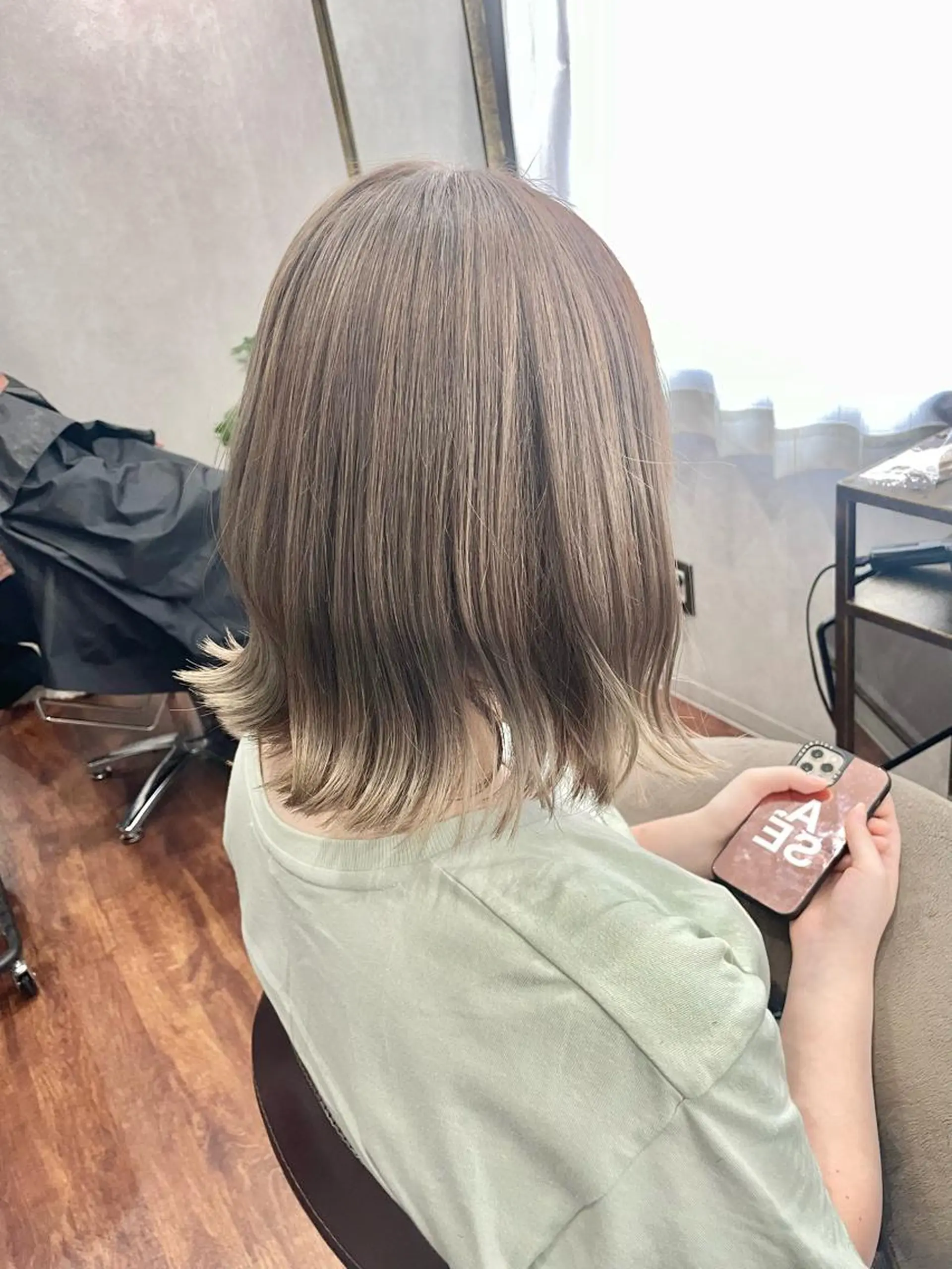 ショート カラー カット ヘアカラー トリートメント 井本翔太.髪質改善. ベージュ.グレージュのヘアスタイル