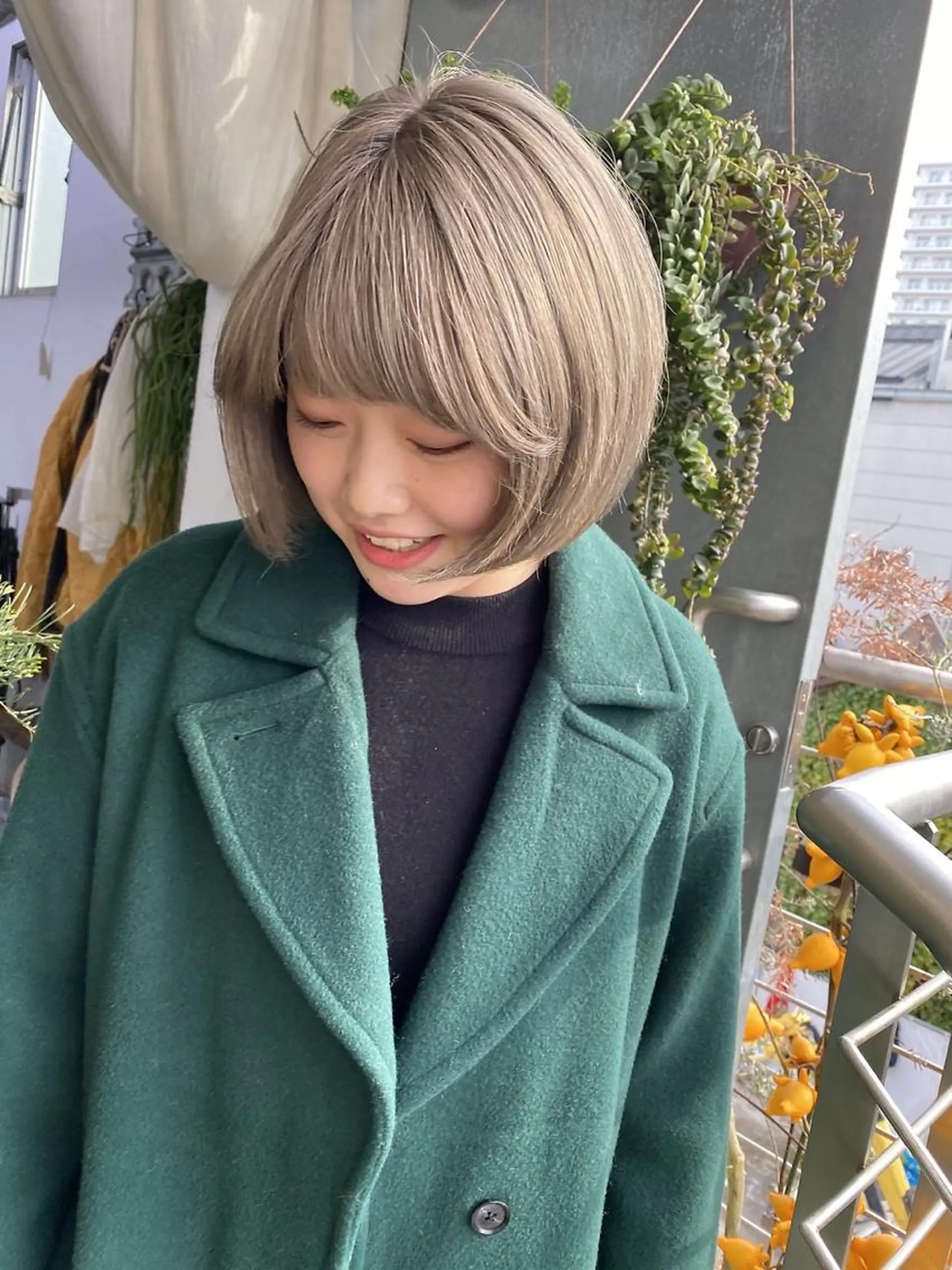 ショート カラー カット ヘアカラー トリートメント qiie リタッチ 黒染め　ワンカラーのヘアスタイル