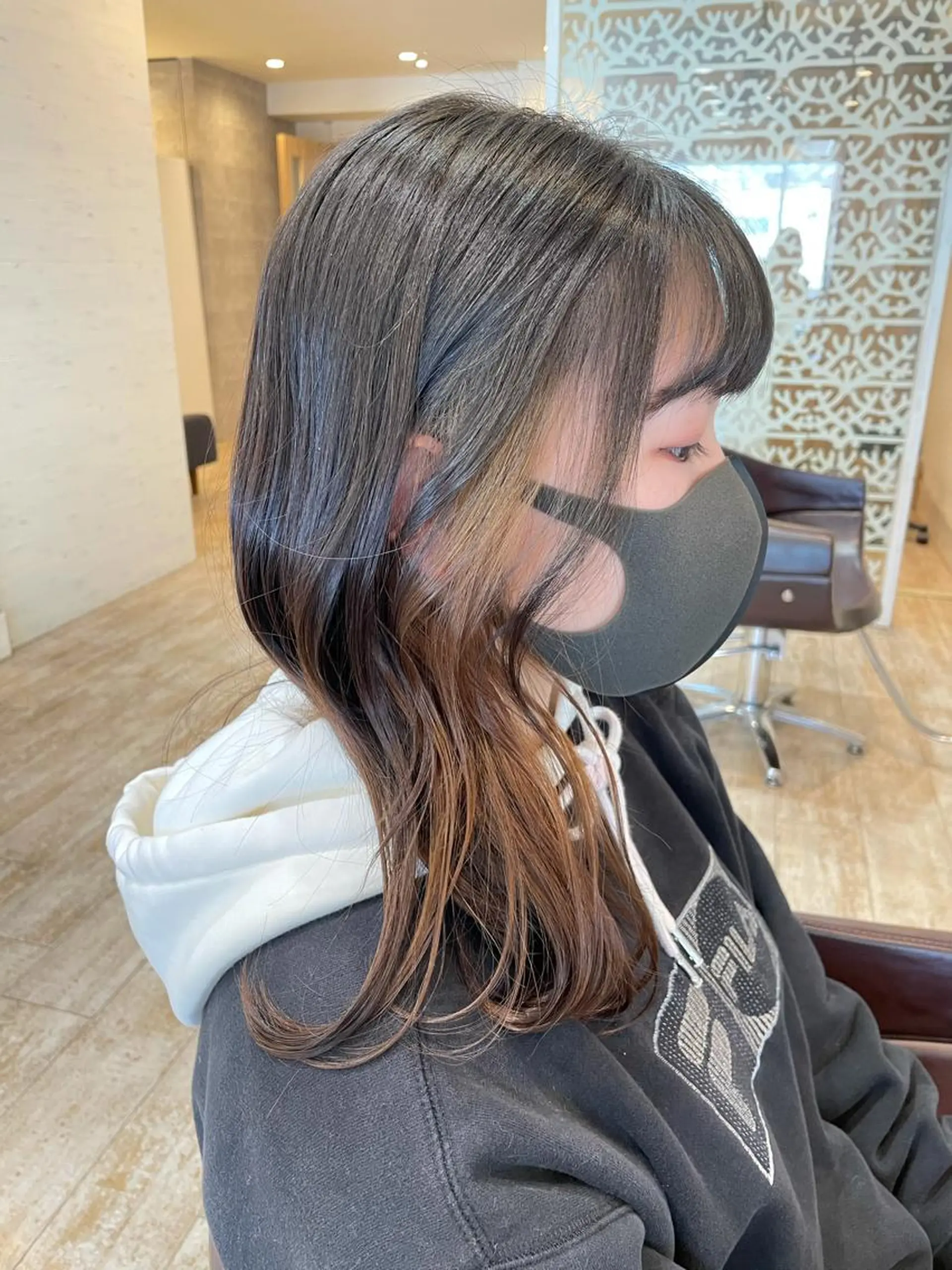 セミロング カラー ブリーチ 小顔/似合わせカット 杉山莉菜のヘアスタイル