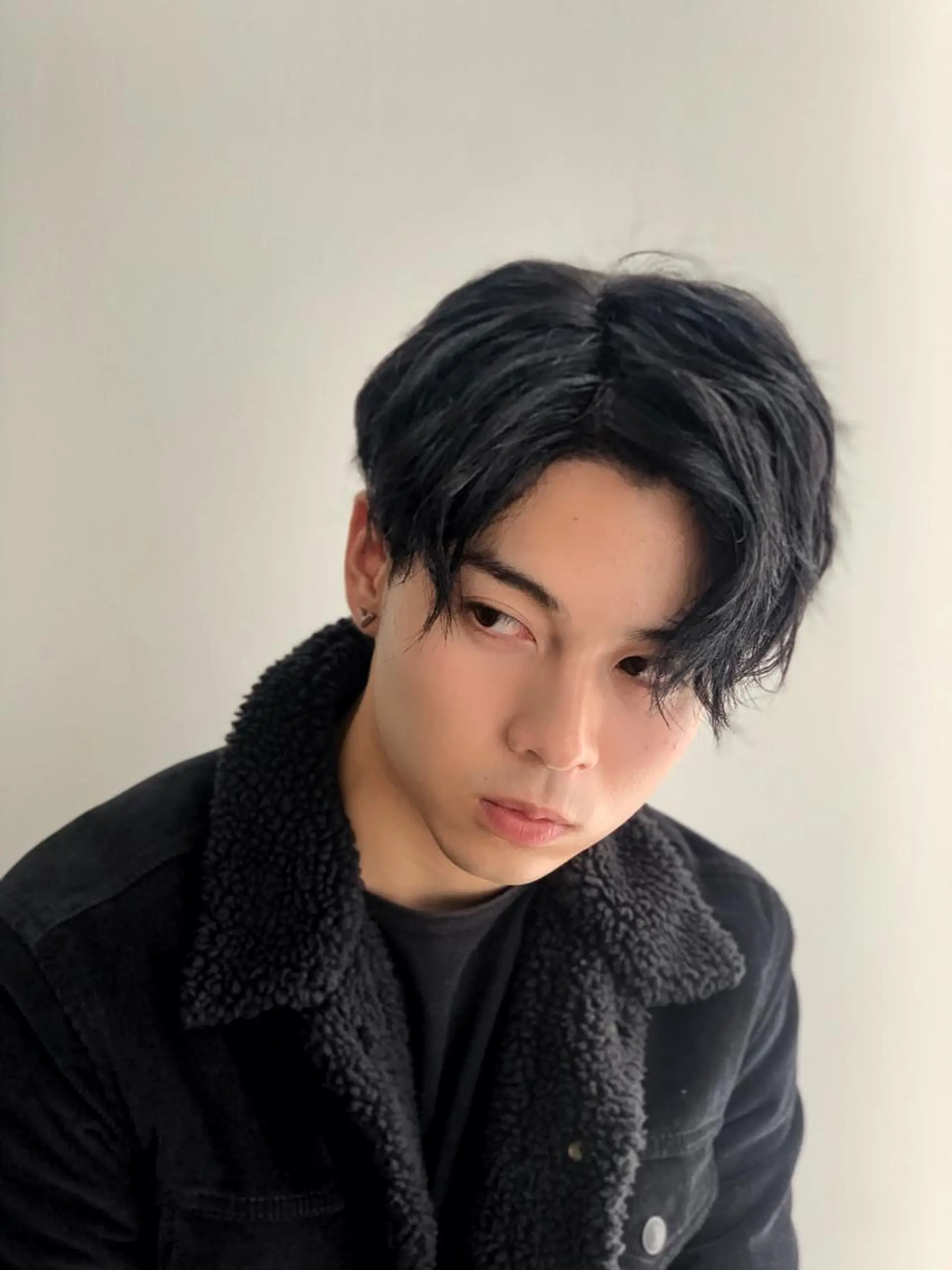 ショート パーマ メンズ アップバング メンズブリーチ センターパート フェードカット メンズハイライト メンズStylist 山根慧のヘアスタイル