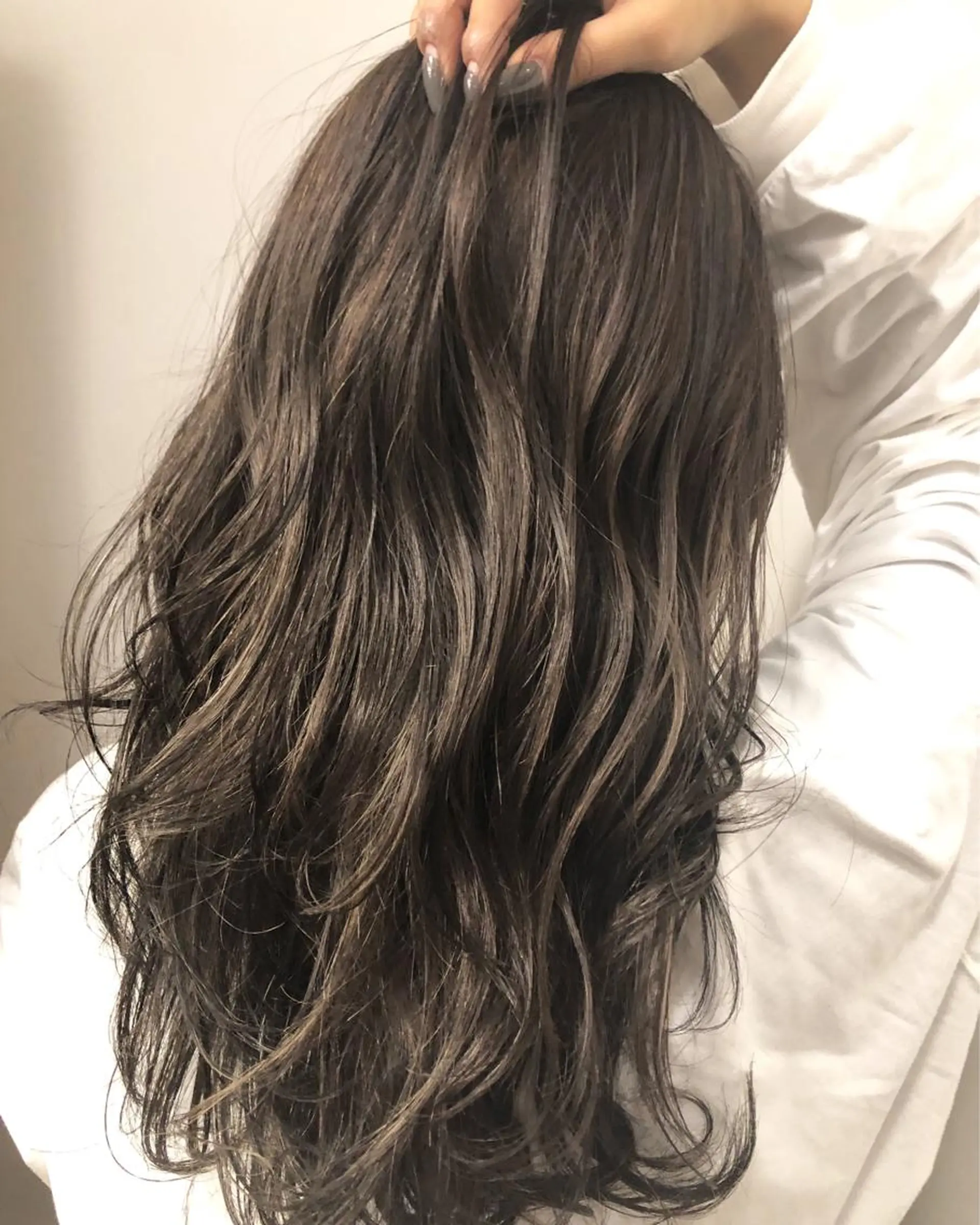 ロング カラー 岡田 拓也のヘアスタイル