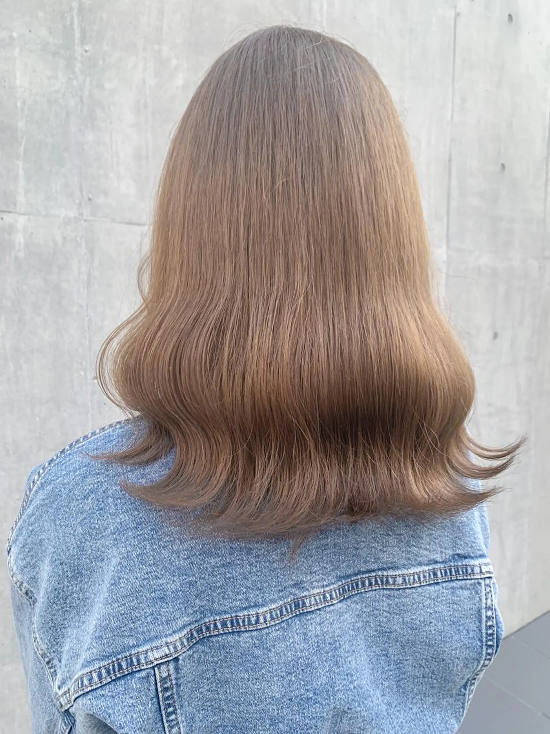 ミディアム カラー ヘアアレンジ ベージュカラー ミルクティーベージュ ヘアカラー トリートメント yuka .のヘアスタイル