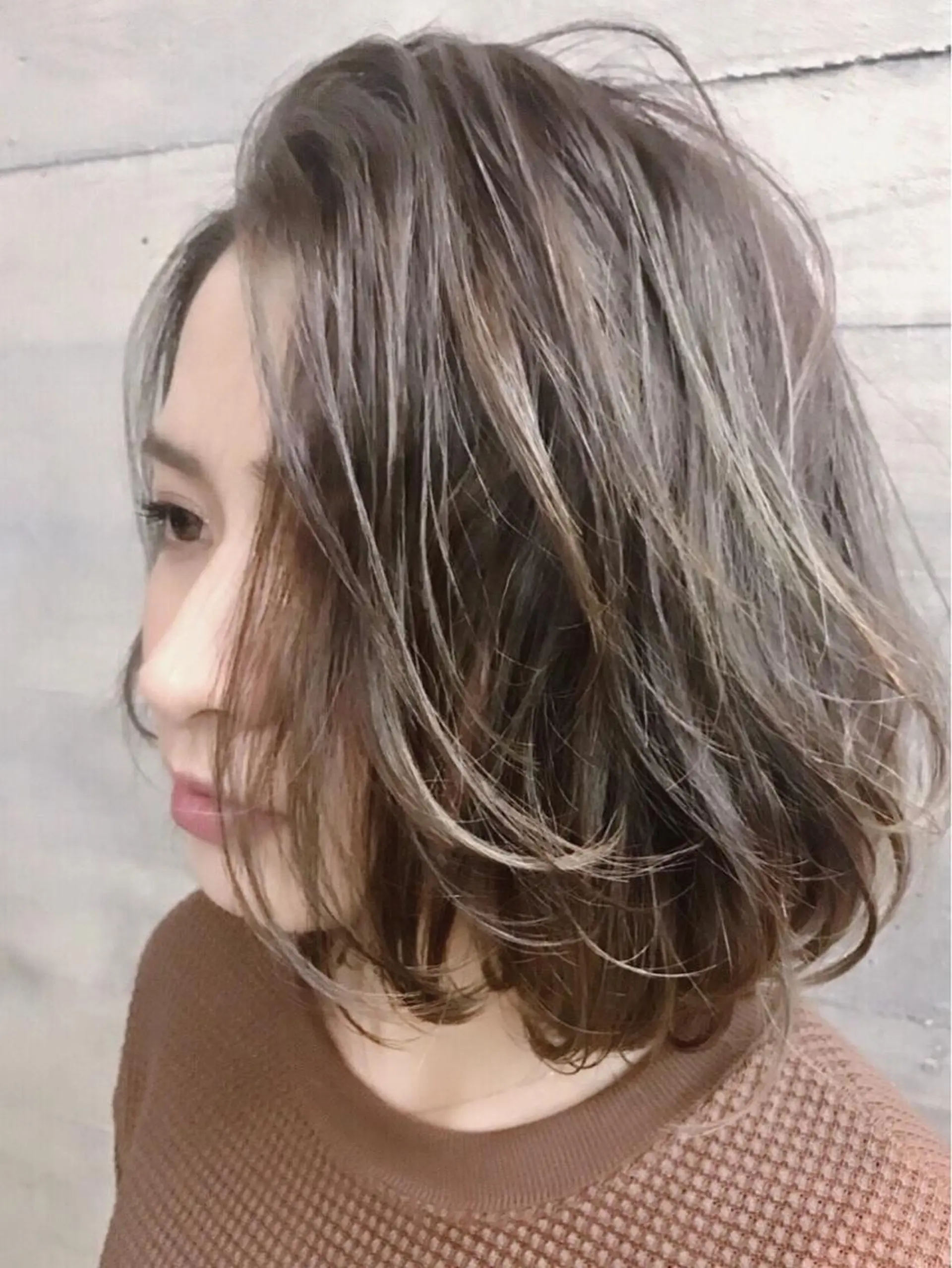 ミディアム カラー メッシュ 白髪ぼかし×デザイン 🕊️🫧ホウジョウのヘアスタイル