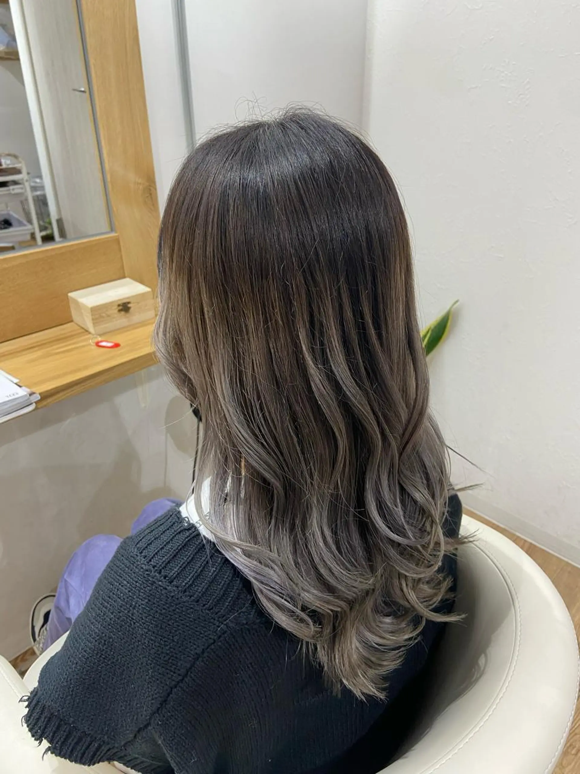 セミロング カラー バレイヤージュ ブリーチ デザインカラー ダブルカラー グラデーションカラー ヘアカラー Kensho 京都駅 ケアブリーチのヘアスタイル