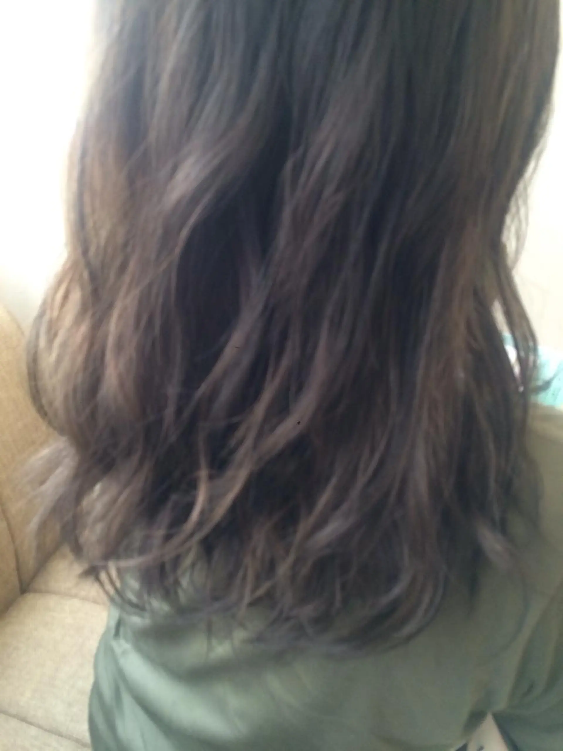 セミロング ロング カラー アッシュ にった みずきのヘアスタイル
