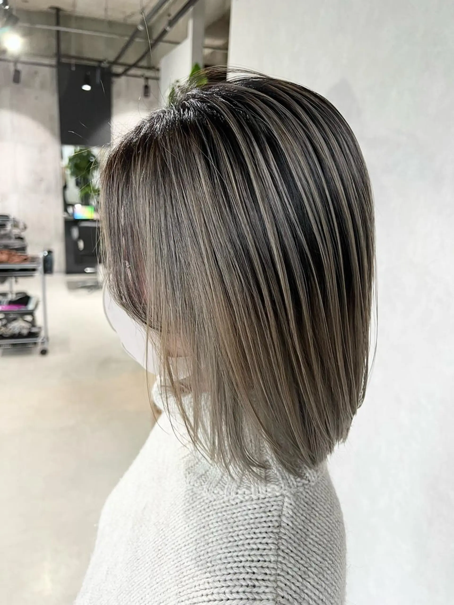 ミディアム カラー バレイヤージュ レイヤーカット mimiiy梅田 中崎町ハイトーンのヘアスタイル