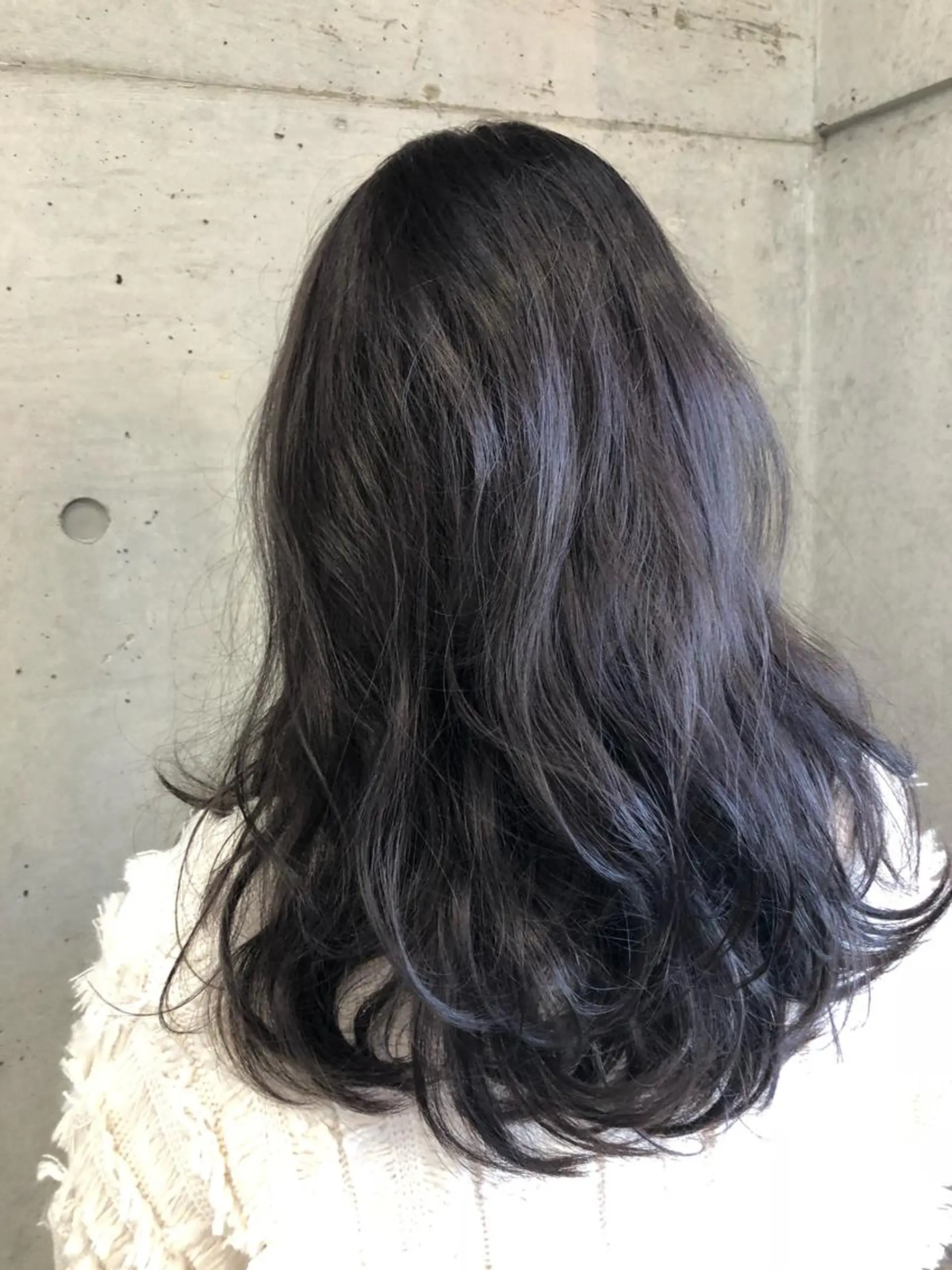 セミロング カラー アッシュ ハイライトカラー ラベンダーカラー ラベンダーアッシュ ハイライト 大栗 佑也  髪質改善のヘアスタイル