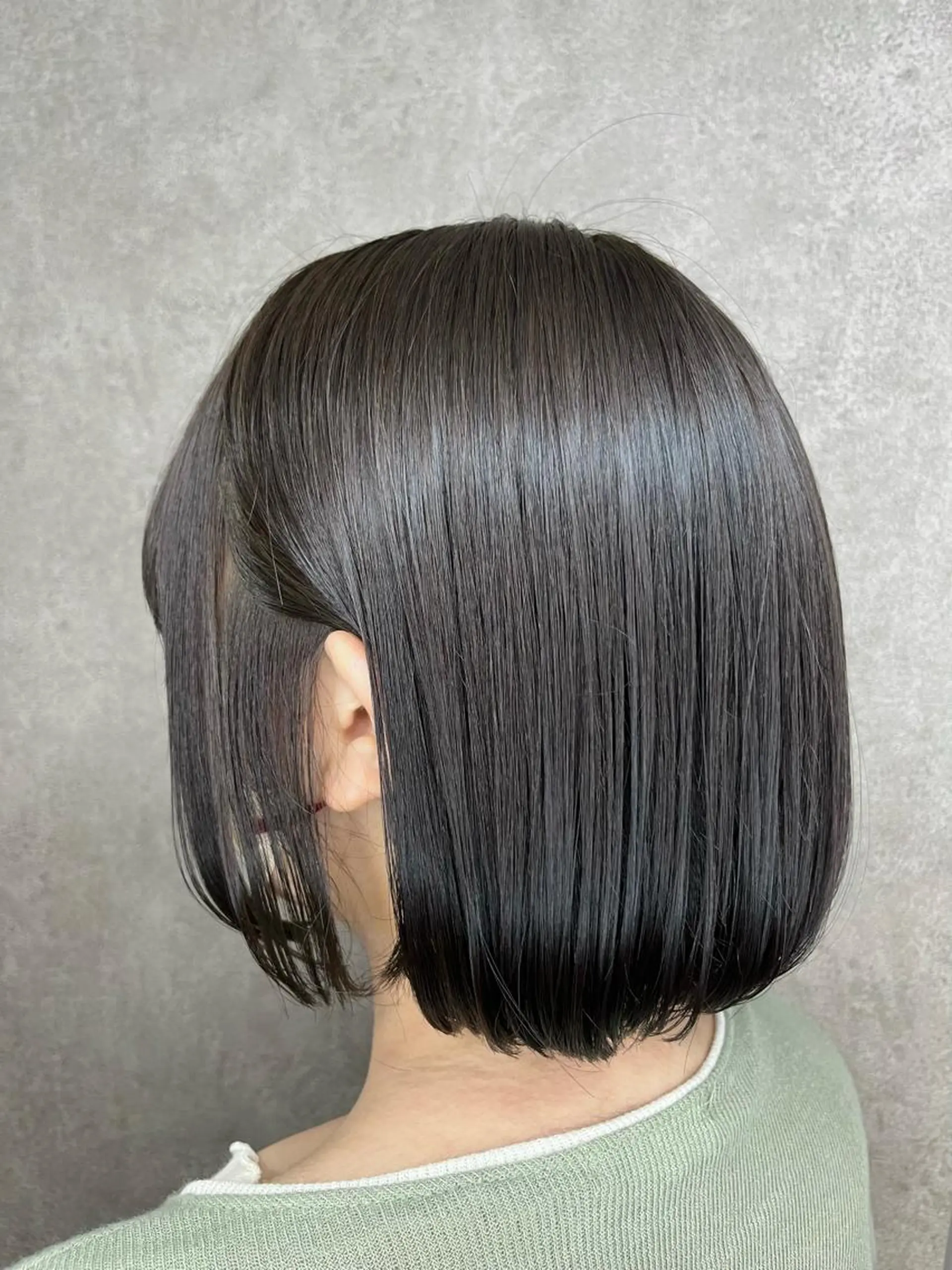 ミディアム カラー オリーブカラー 山口 詩織のヘアスタイル