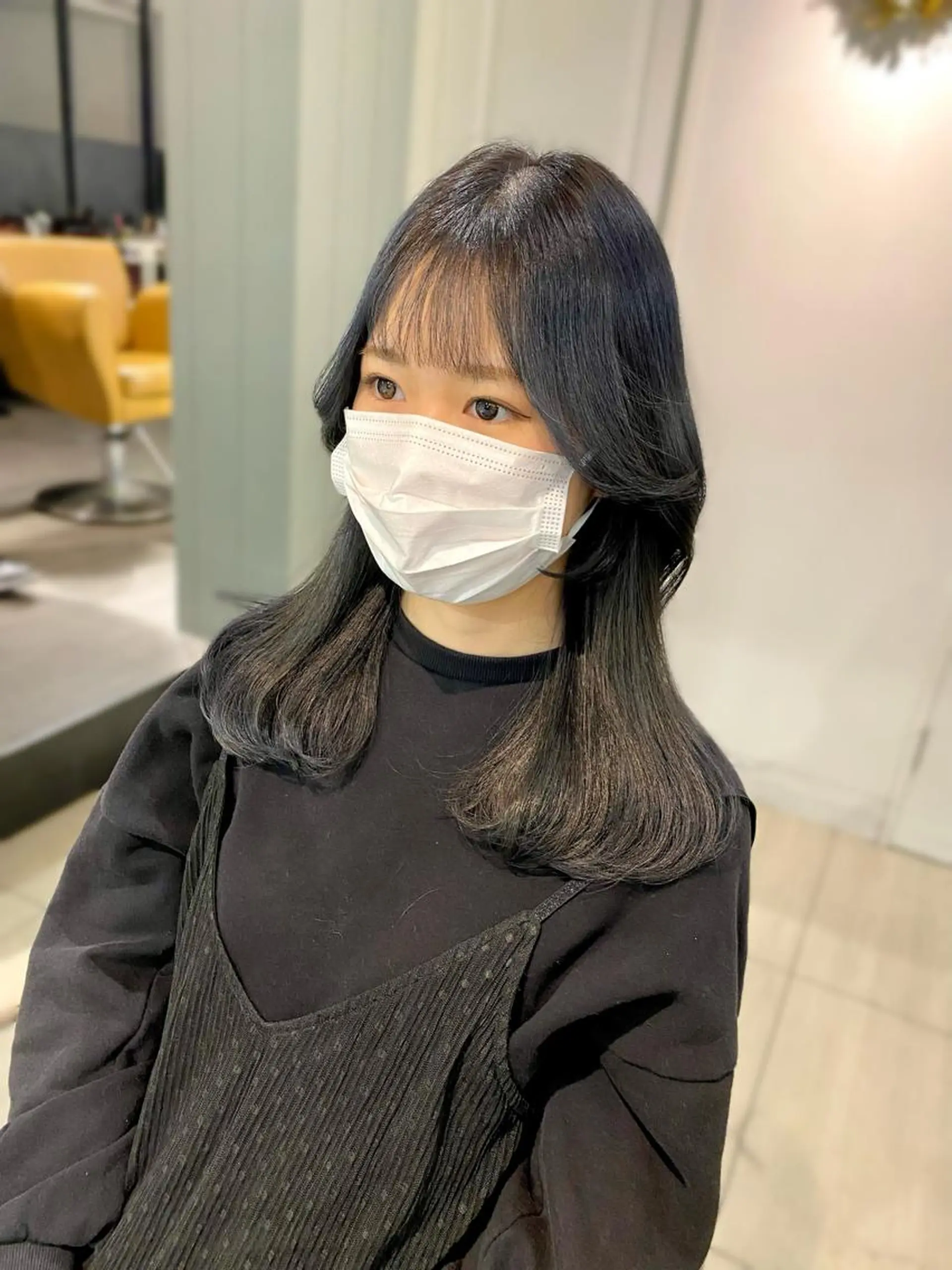 セミロング カラー アッシュ ベージュカラー 黒髪 ブリーチ ブルーカラー カット ヘアカラー トリートメント 韓国風レイヤーカット 💎髪質改善"yuiのヘアスタイル