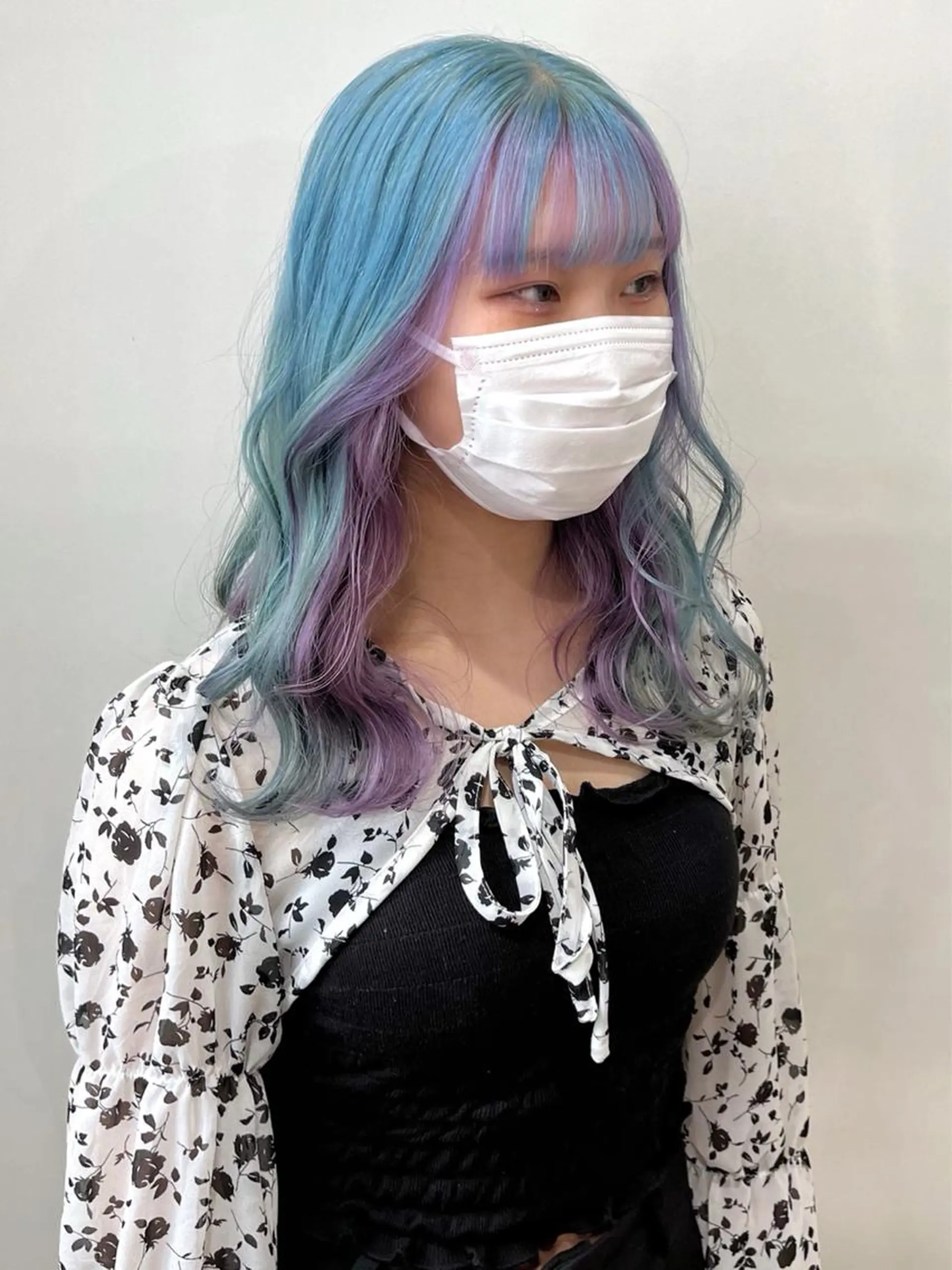カラー white.梅田 デザインカラー🦄のヘアスタイル