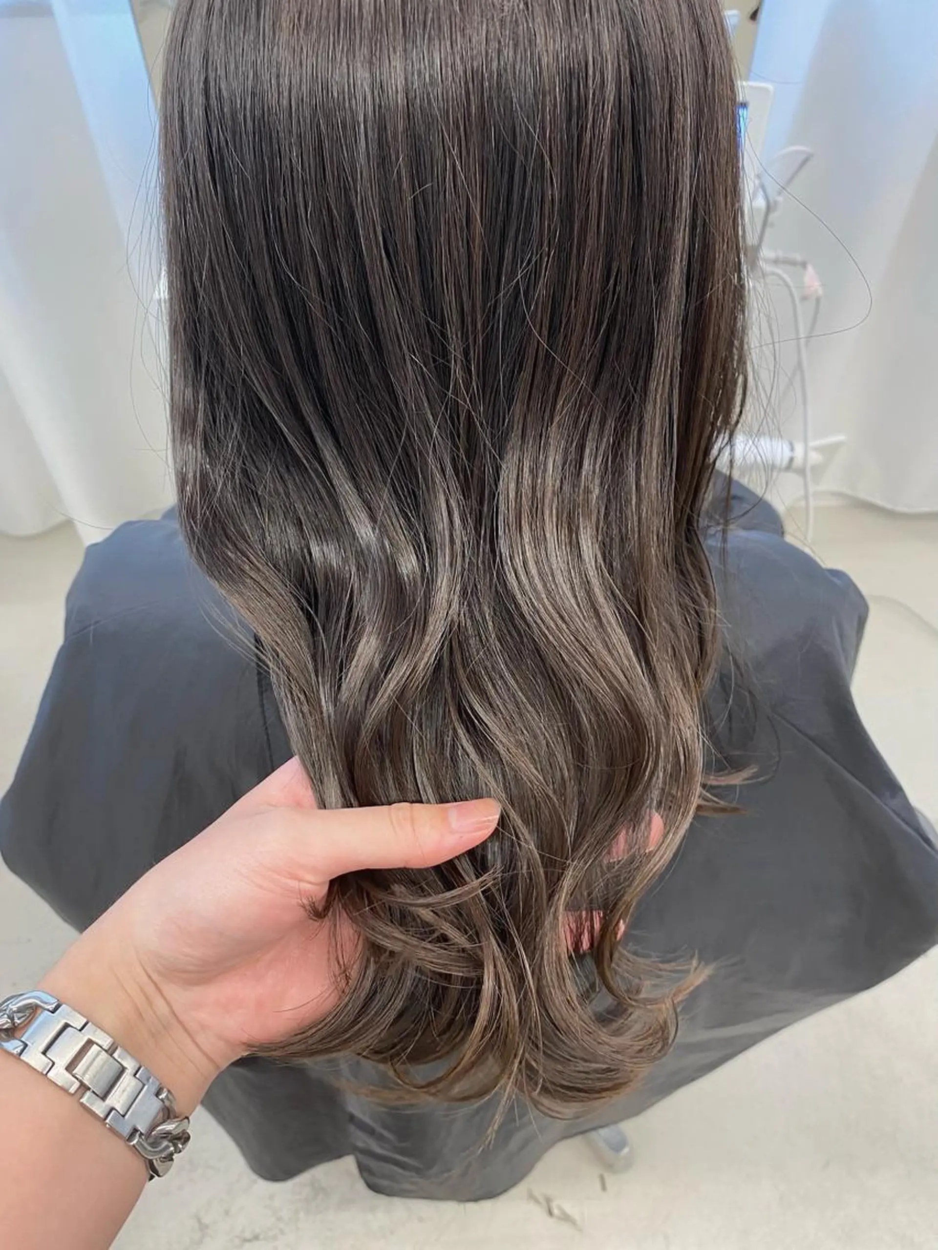 セミロング カラー ヘアアレンジ 透明感カラー グレージュ アイスグレージュ 池袋/韓国レイヤー 💗🐇amiのヘアスタイル