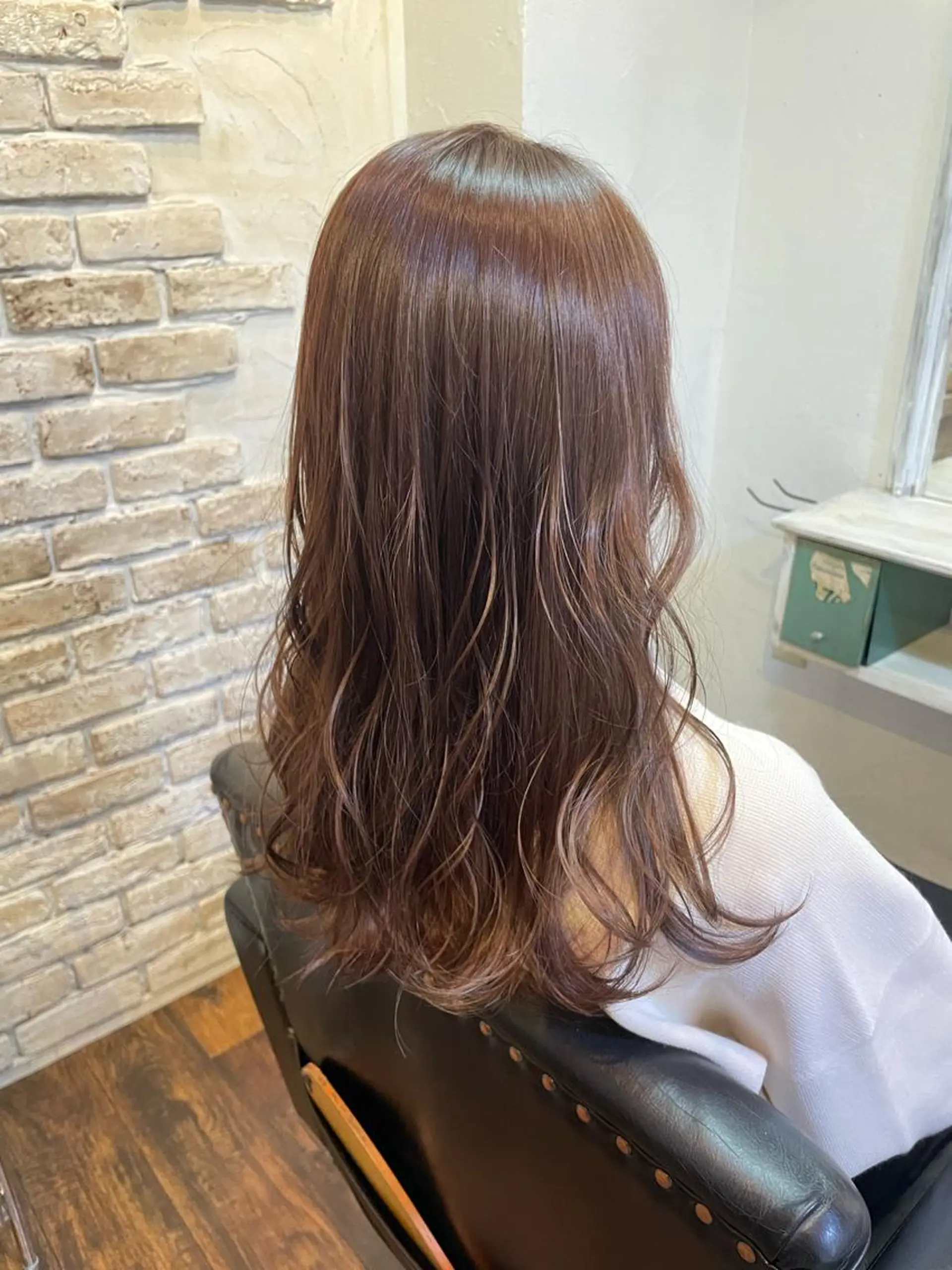 ロング Babylone 飯尾 香音のヘアスタイル